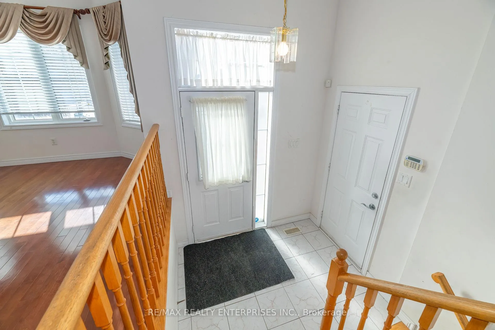 Photo 3 of 802 Coldstream Drive, Oshawa, Samac — HOMEH