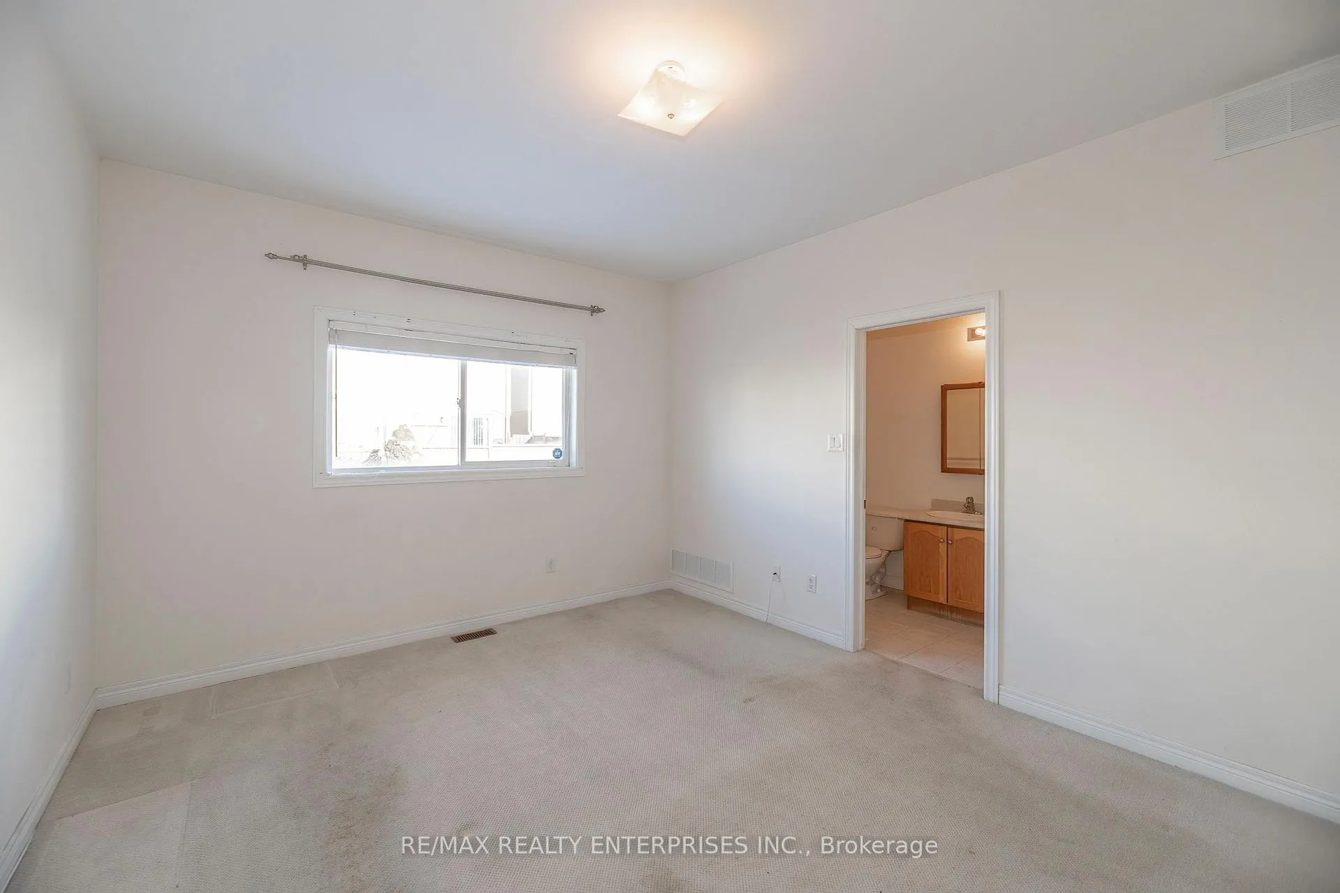 Photo 12 of 802 Coldstream Drive, Oshawa, Samac — HOMEH