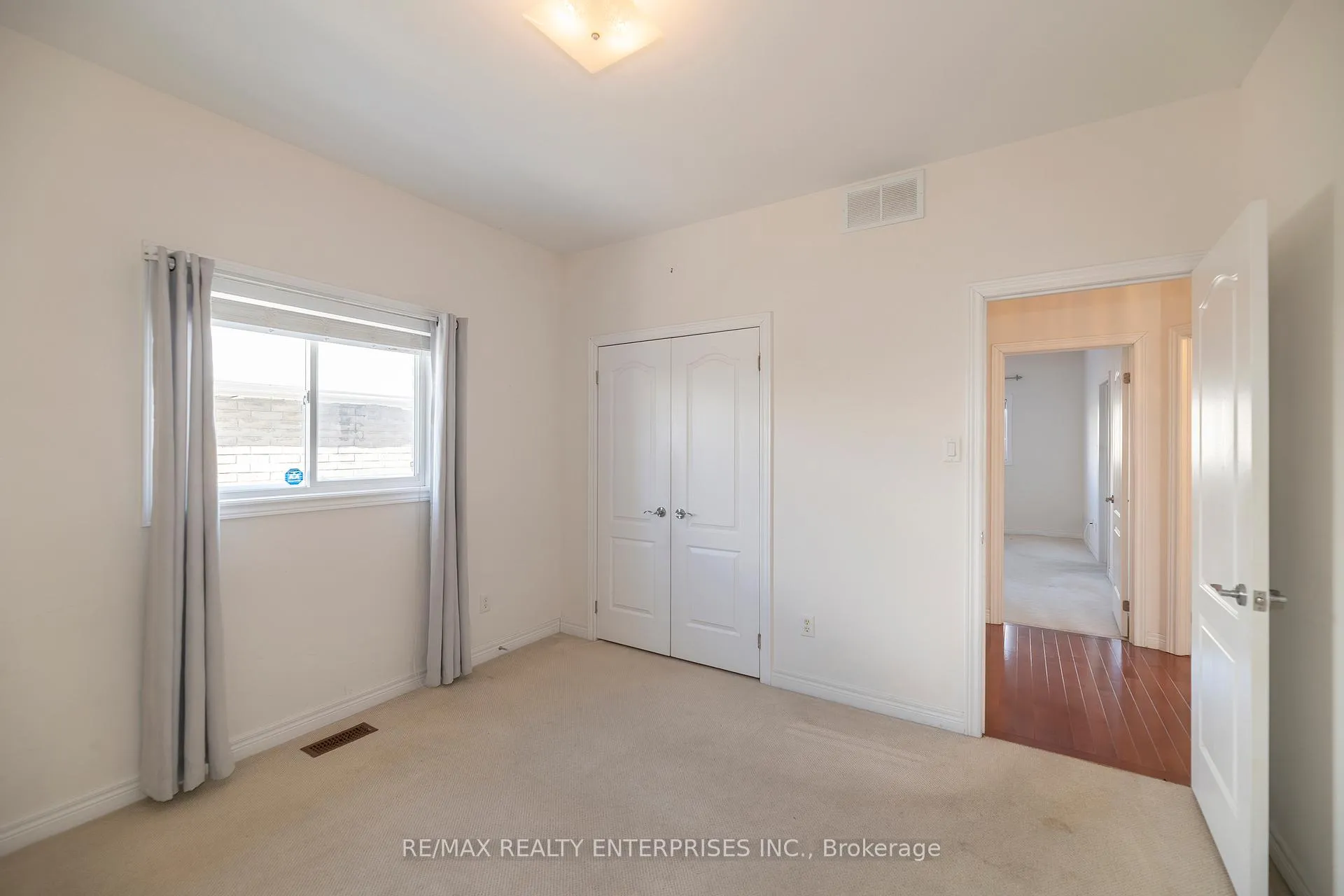 Photo 15 of 802 Coldstream Drive, Oshawa, Samac — HOMEH