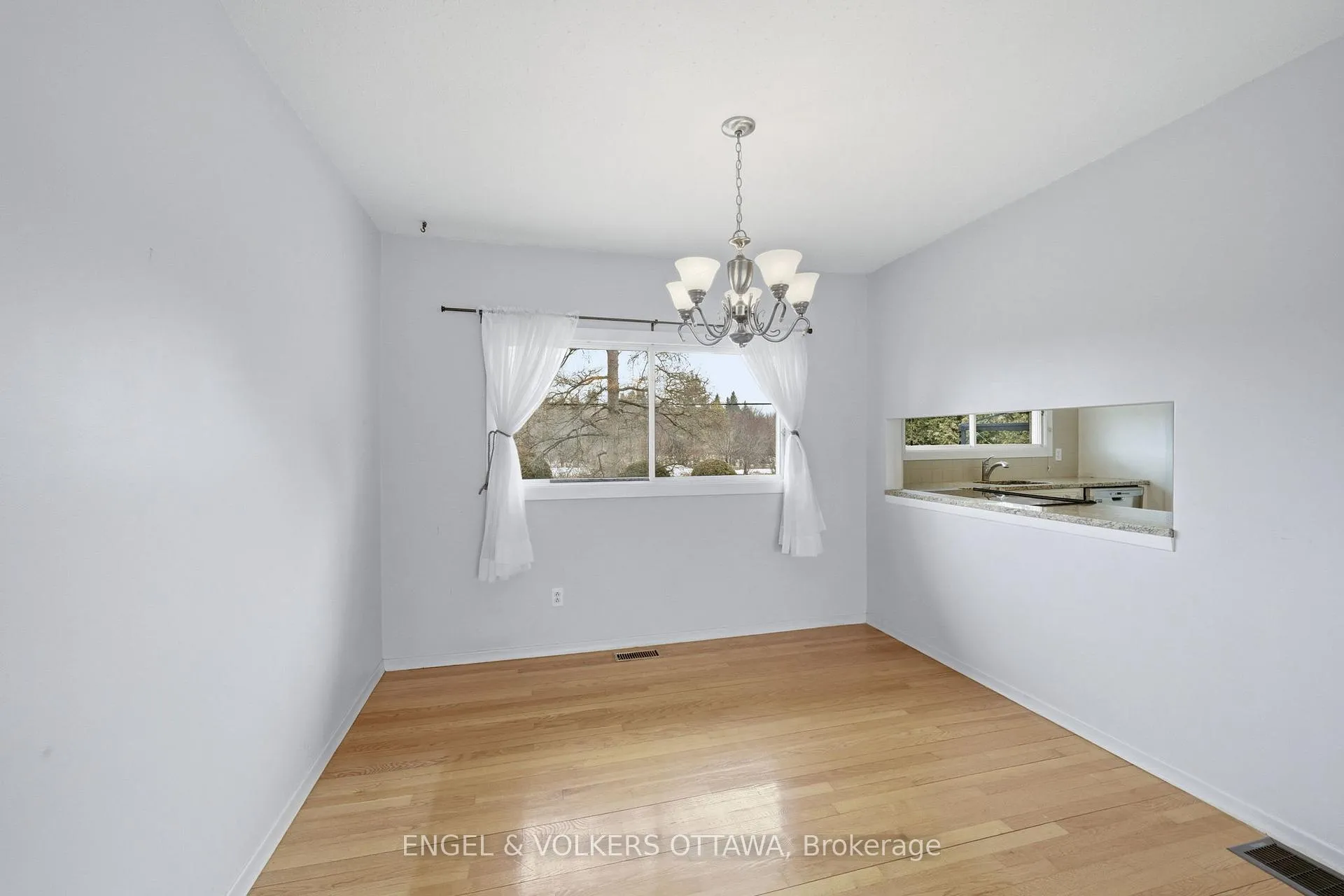 Photo 6 of 22 Parkside Crescent, Ottawa, Meadowlands/Crestview — HOMEH