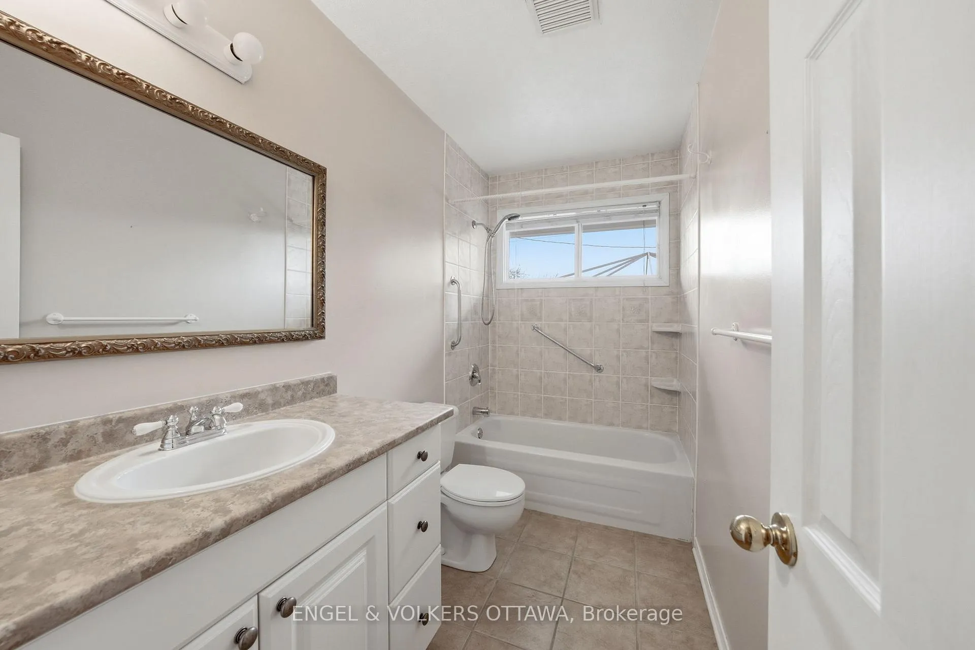 Photo 14 of 22 Parkside Crescent, Ottawa, Meadowlands/Crestview — HOMEH