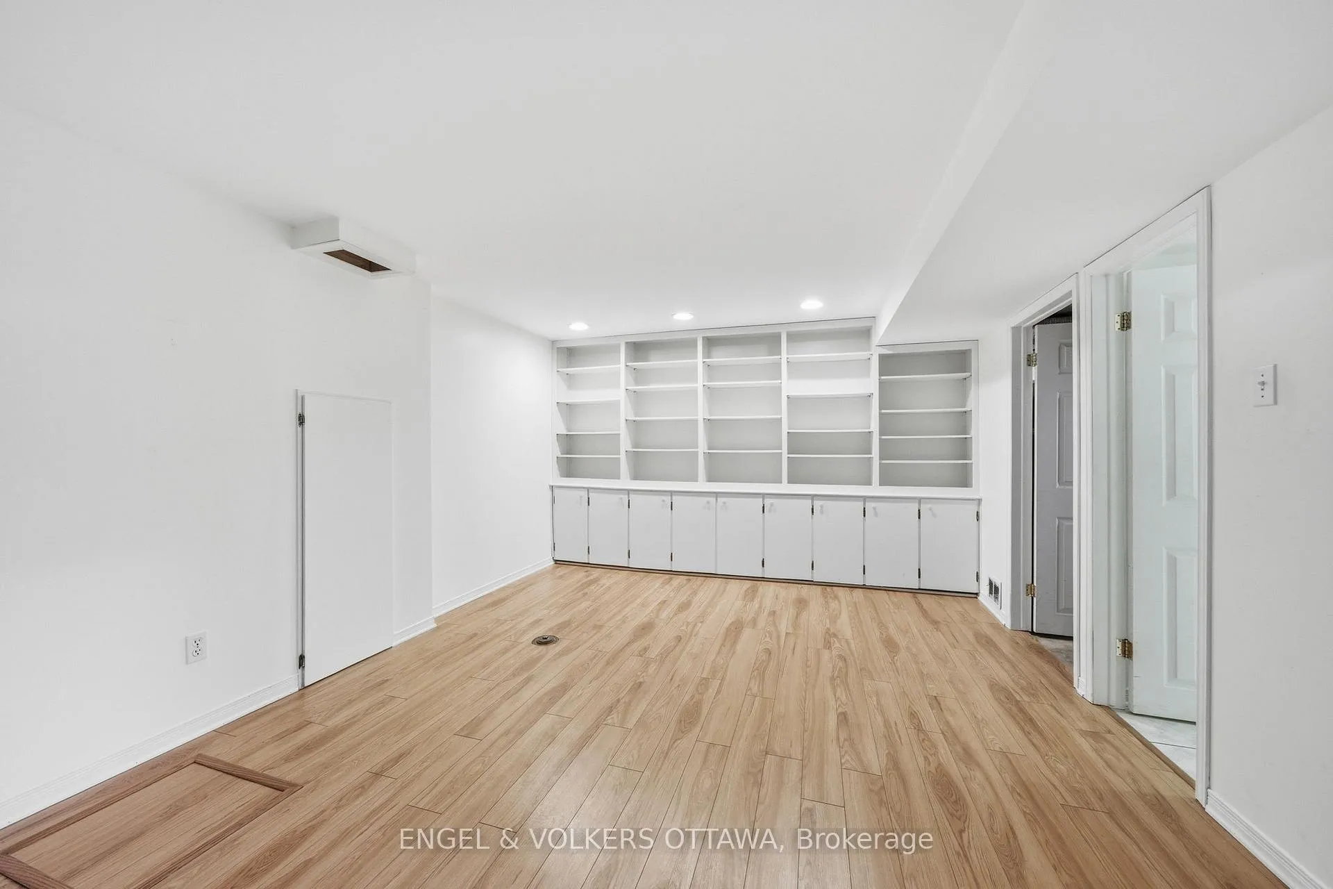 Photo 15 of 22 Parkside Crescent, Ottawa, Meadowlands/Crestview — HOMEH