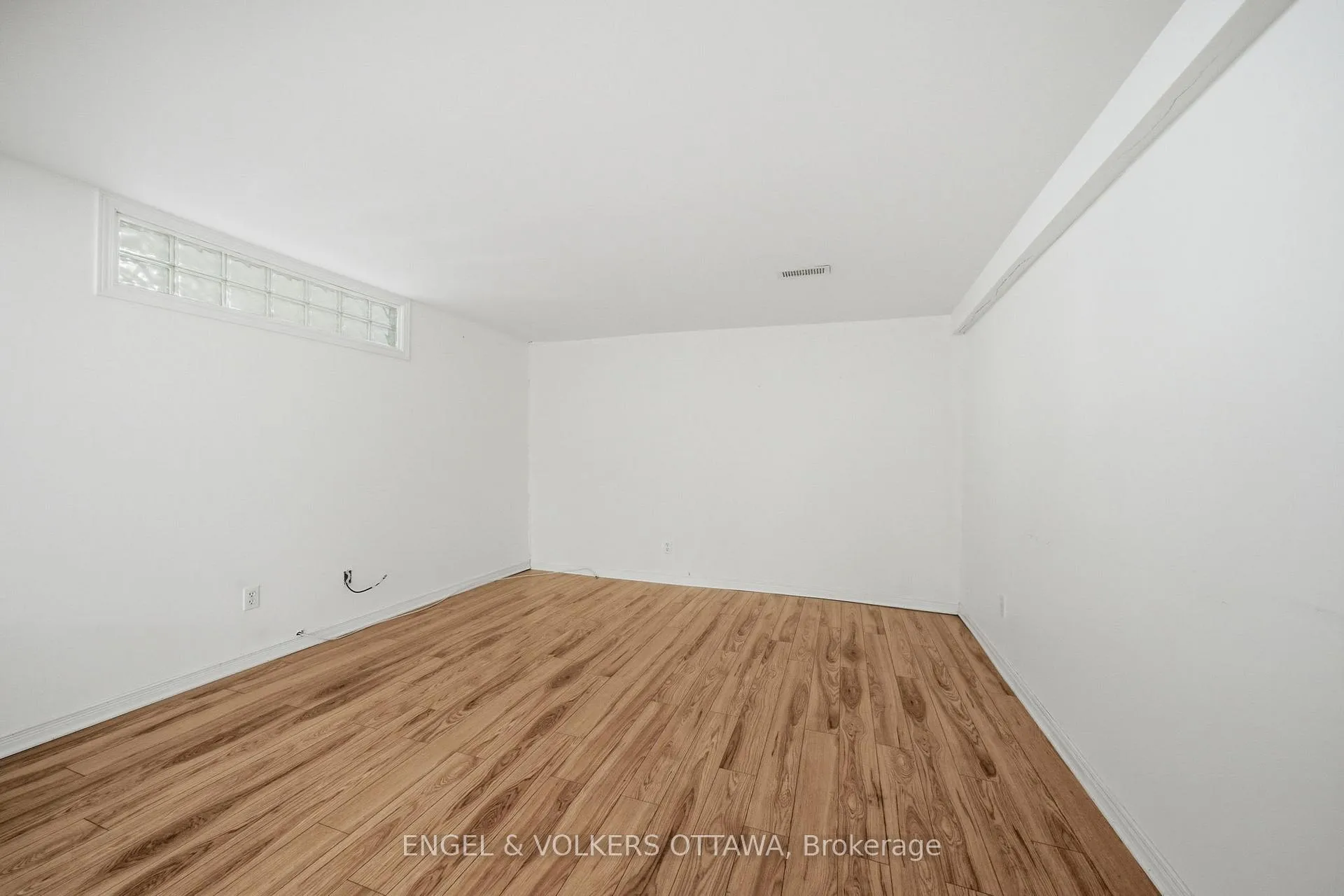Photo 17 of 22 Parkside Crescent, Ottawa, Meadowlands/Crestview — HOMEH