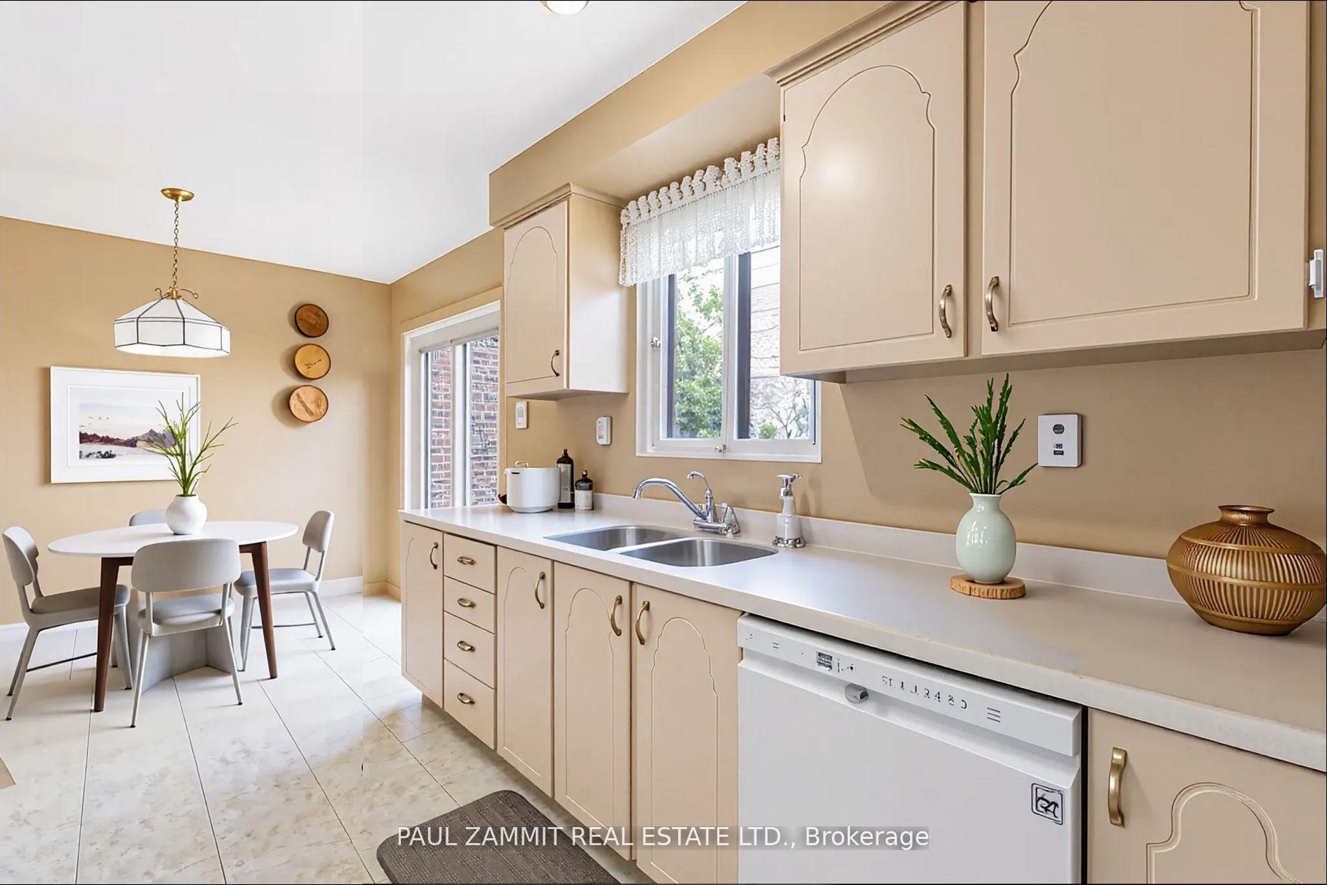 Photo 6 of 50 Lilac Avenue, Markham, Aileen-Willowbrook — HOMEH