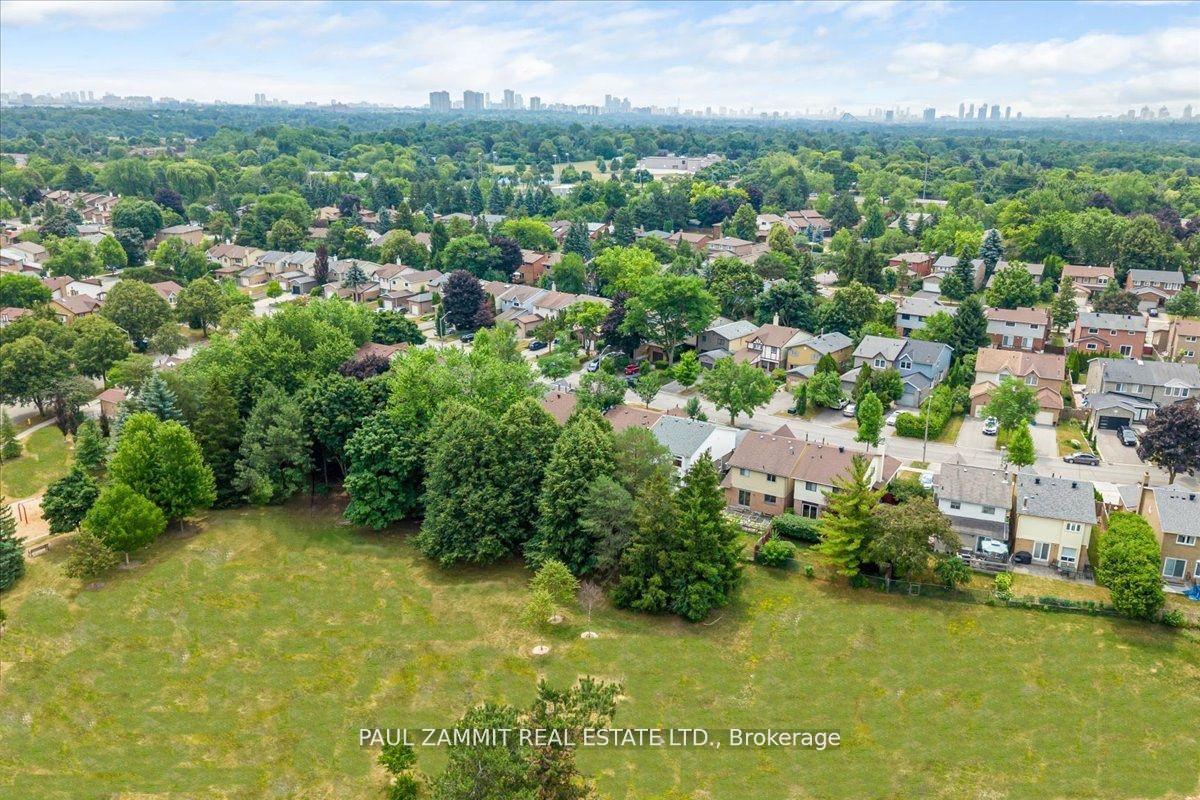 Photo 23 of 50 Lilac Avenue, Markham, Aileen-Willowbrook — HOMEH