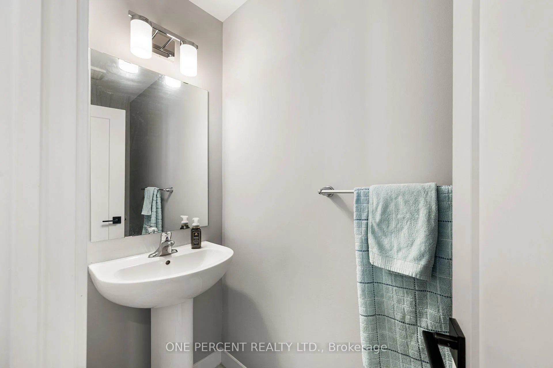 Photo 17 of 26 Stanzel Drive, Carleton Place — HOMEH