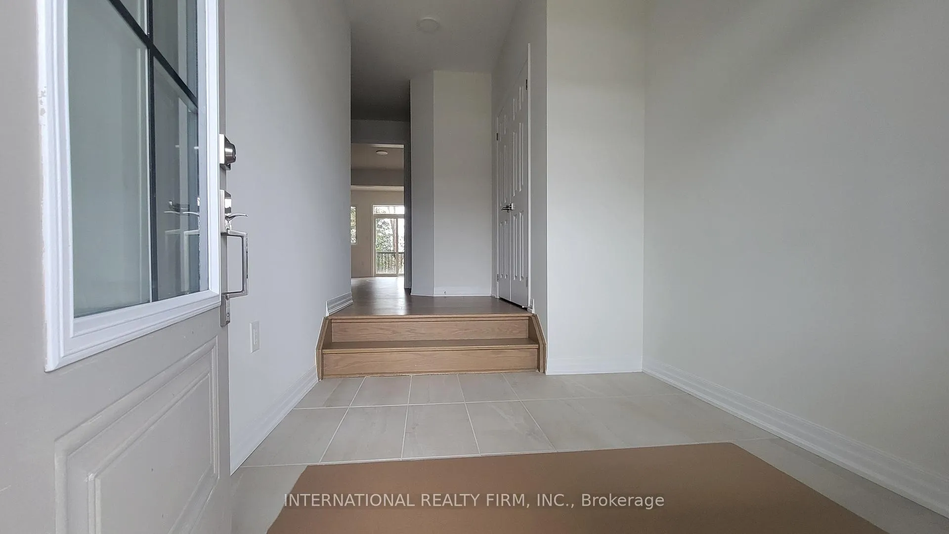 Photo 3 of 143 Northglen Boulevard, Clarington, Bowmanville — HOMEH