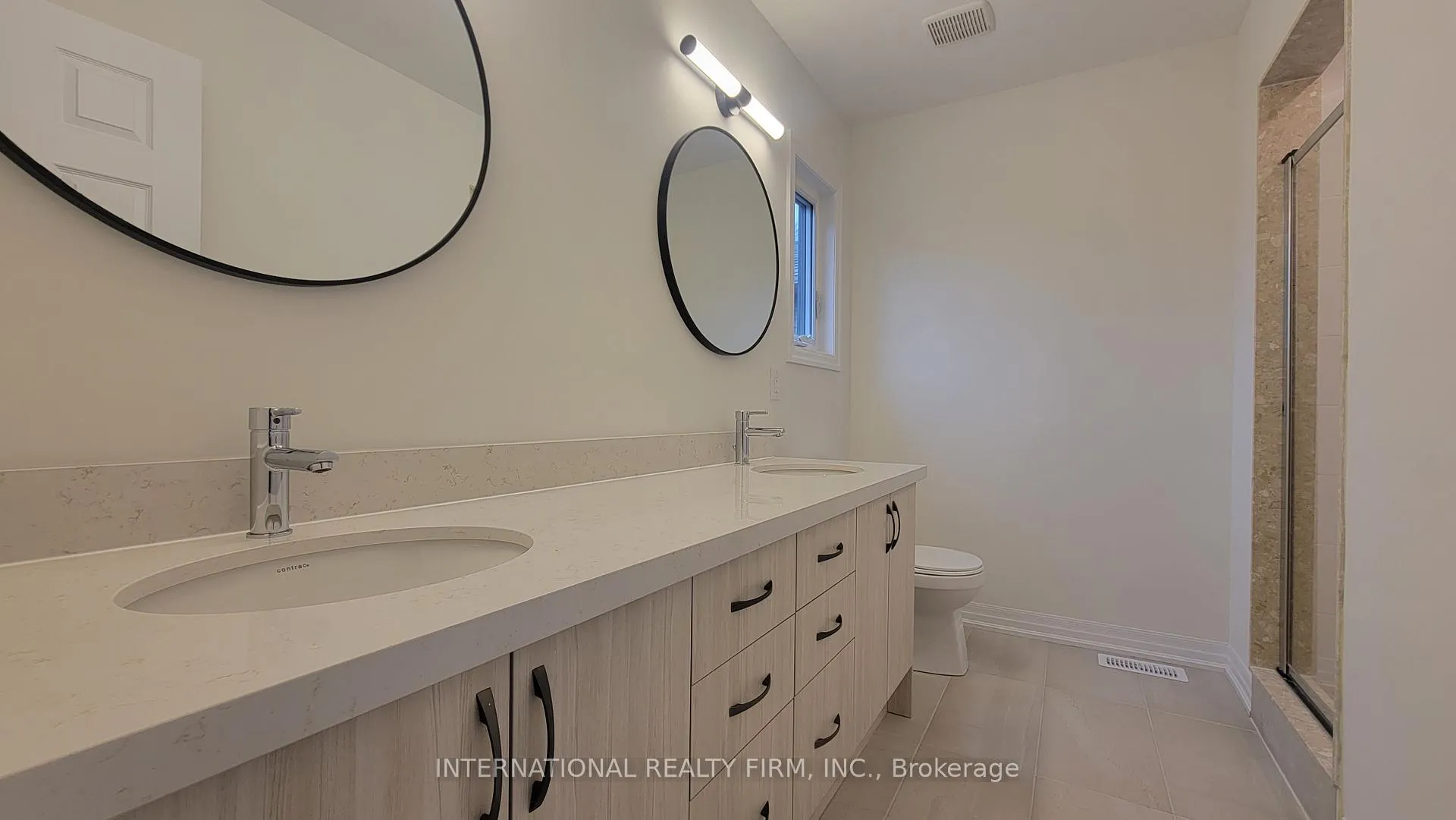 Photo 18 of 143 Northglen Boulevard, Clarington, Bowmanville — HOMEH