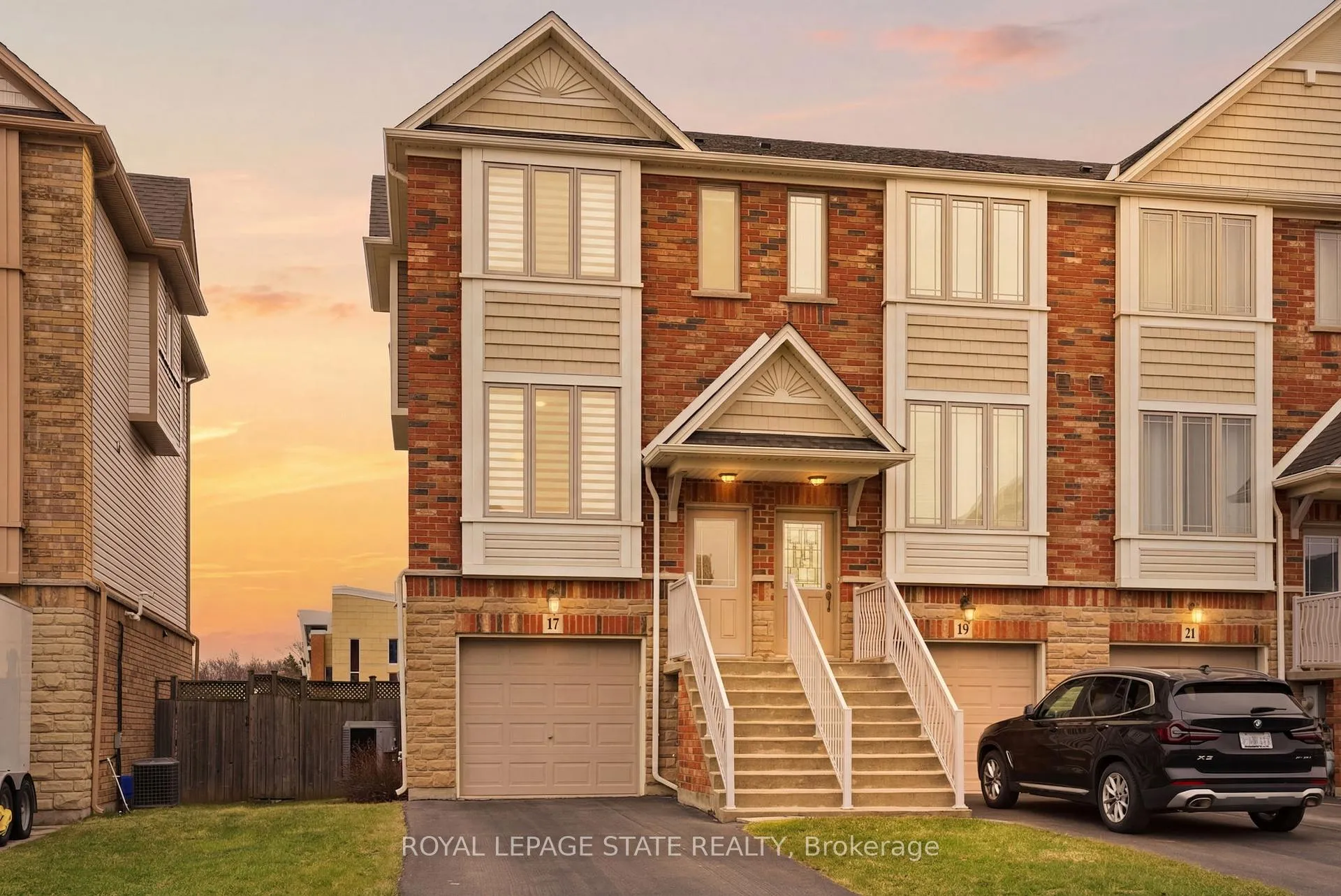 Photo 2 of 17 Hemlock Way, Grimsby, Grimsby West — HOMEH