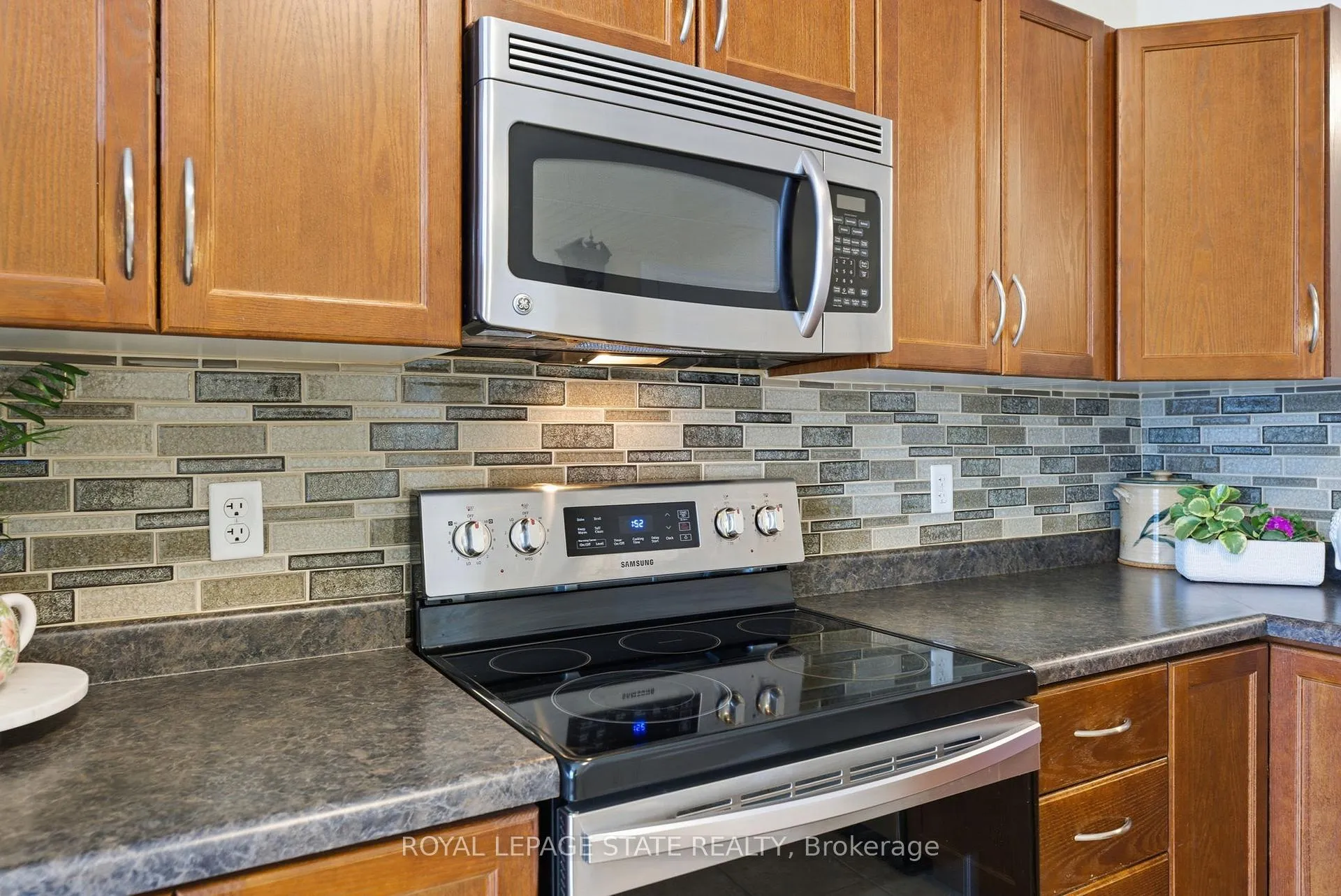 Photo 31 of 17 Hemlock Way, Grimsby, Grimsby West — HOMEH