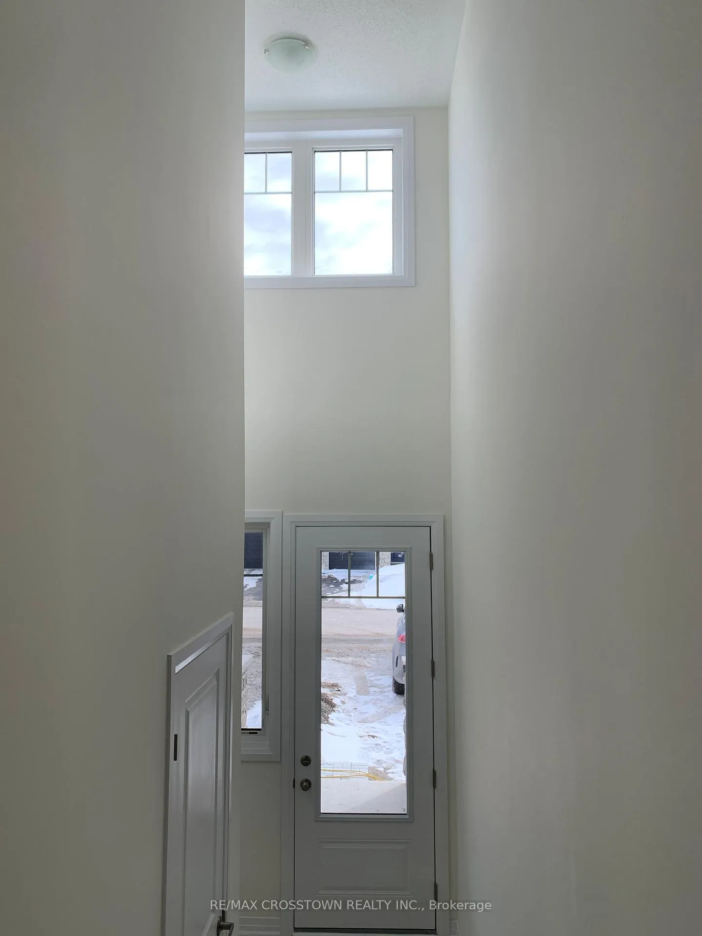Photo 2 of 548 Hudson Crescent, Midland — HOMEH