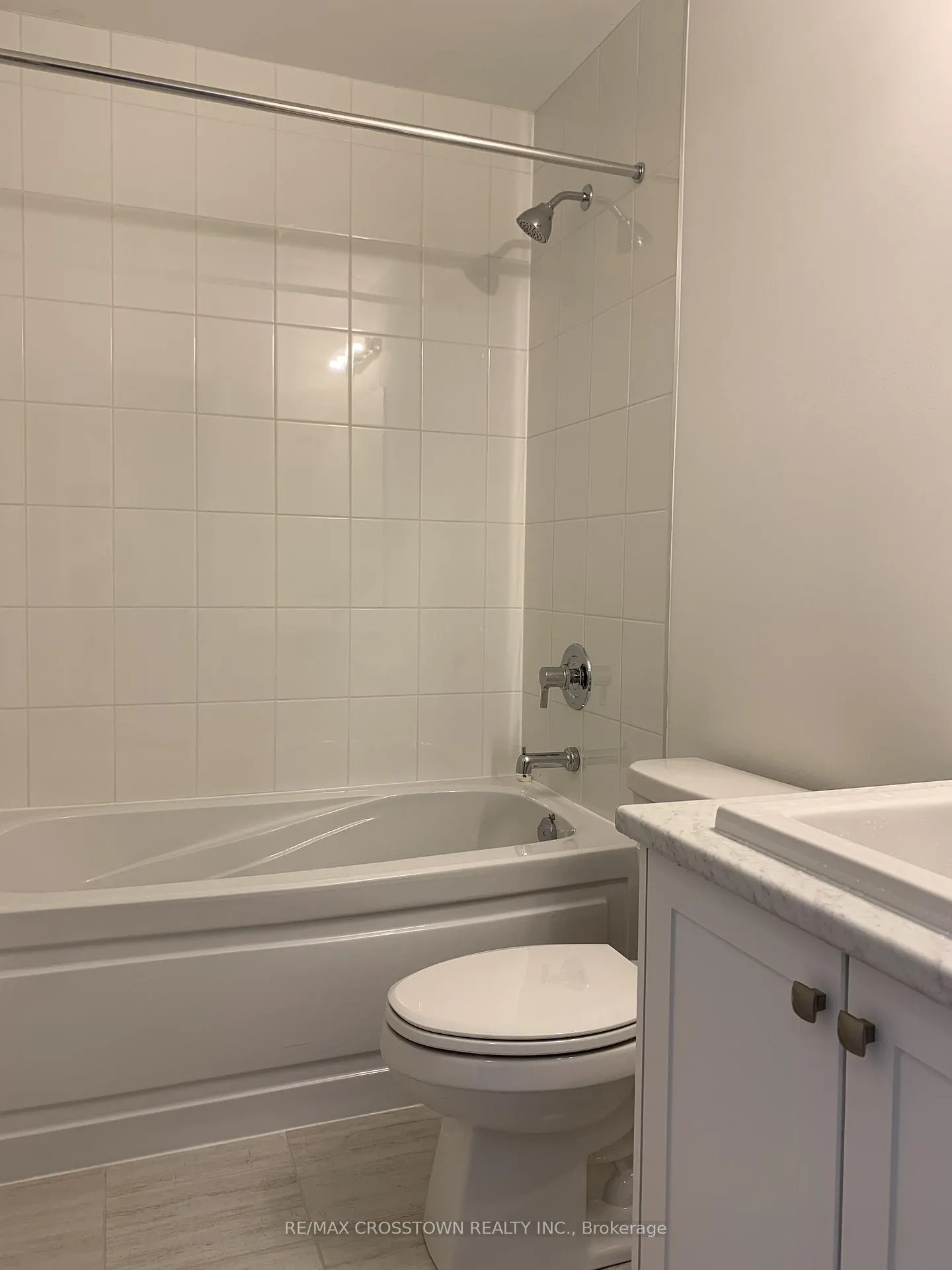 Photo 18 of 548 Hudson Crescent, Midland — HOMEH