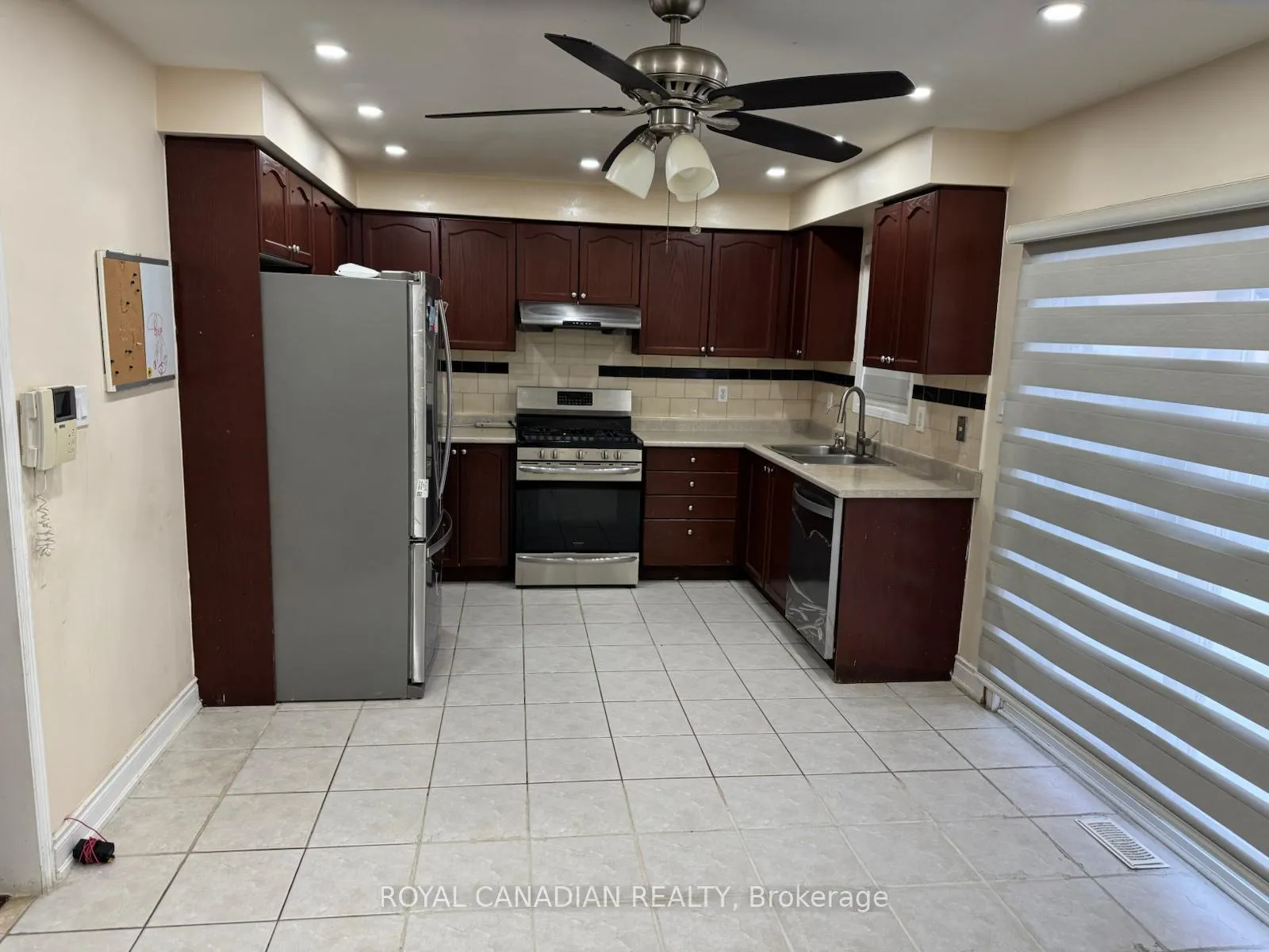 Photo 3 of 289 Edenbrook Hill Drive, Brampton, Fletcher's Meadow — HOMEH
