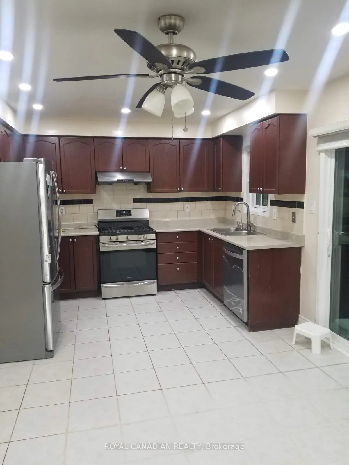 Photo 4 of 289 Edenbrook Hill Drive, Brampton, Fletcher's Meadow — HOMEH
