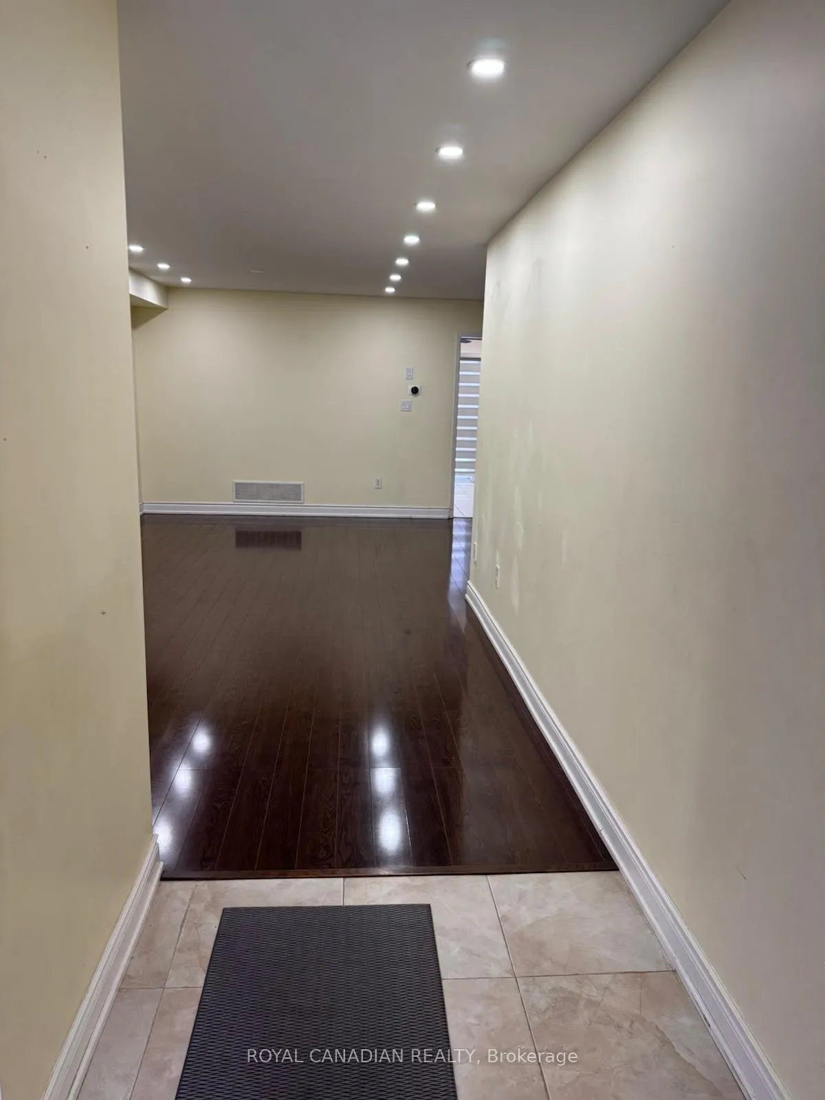Photo 9 of 289 Edenbrook Hill Drive, Brampton, Fletcher's Meadow — HOMEH
