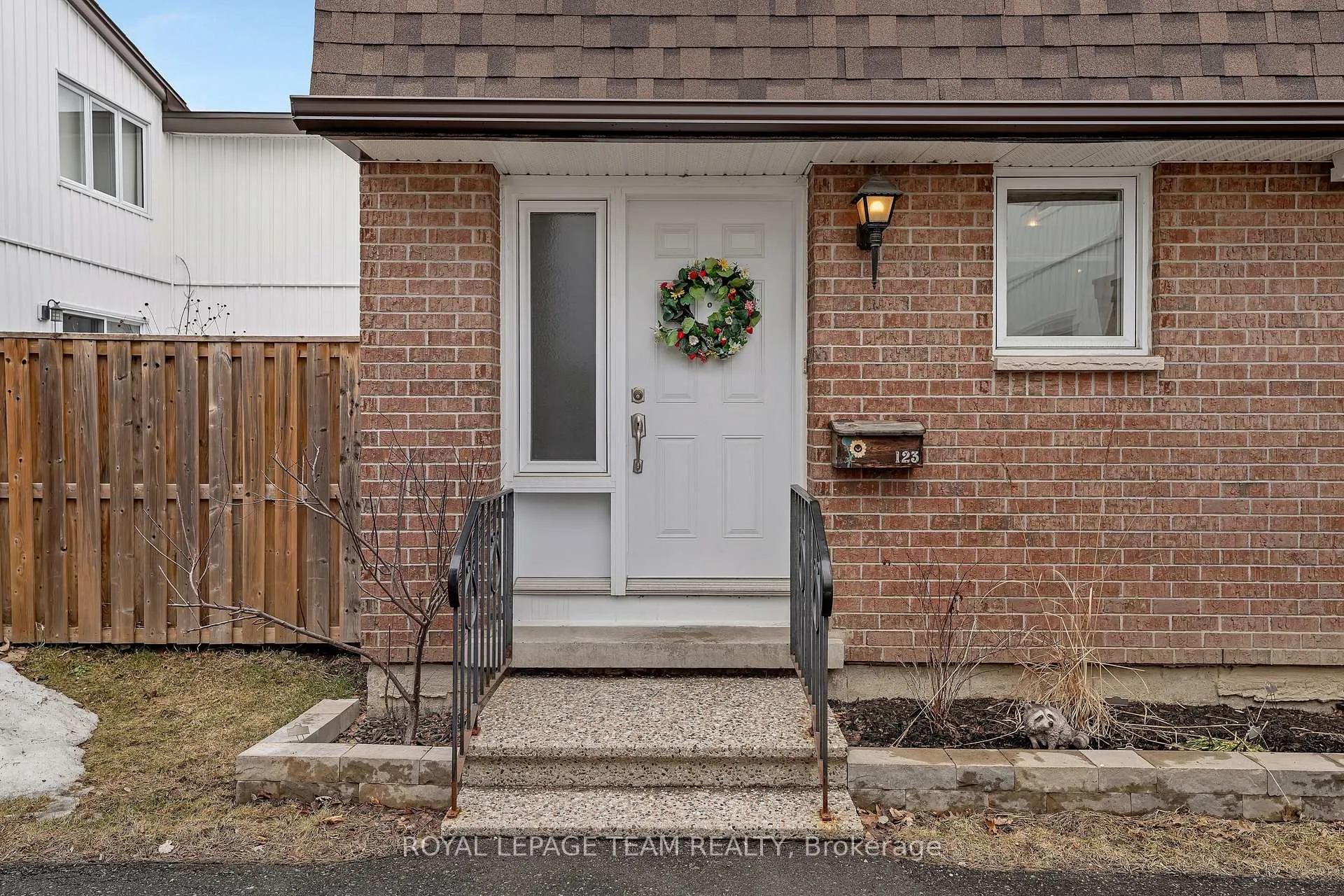 Photo 3 of Unit 123, 837 Eastvale Drive, Ottawa, Beaconwood — HOMEH