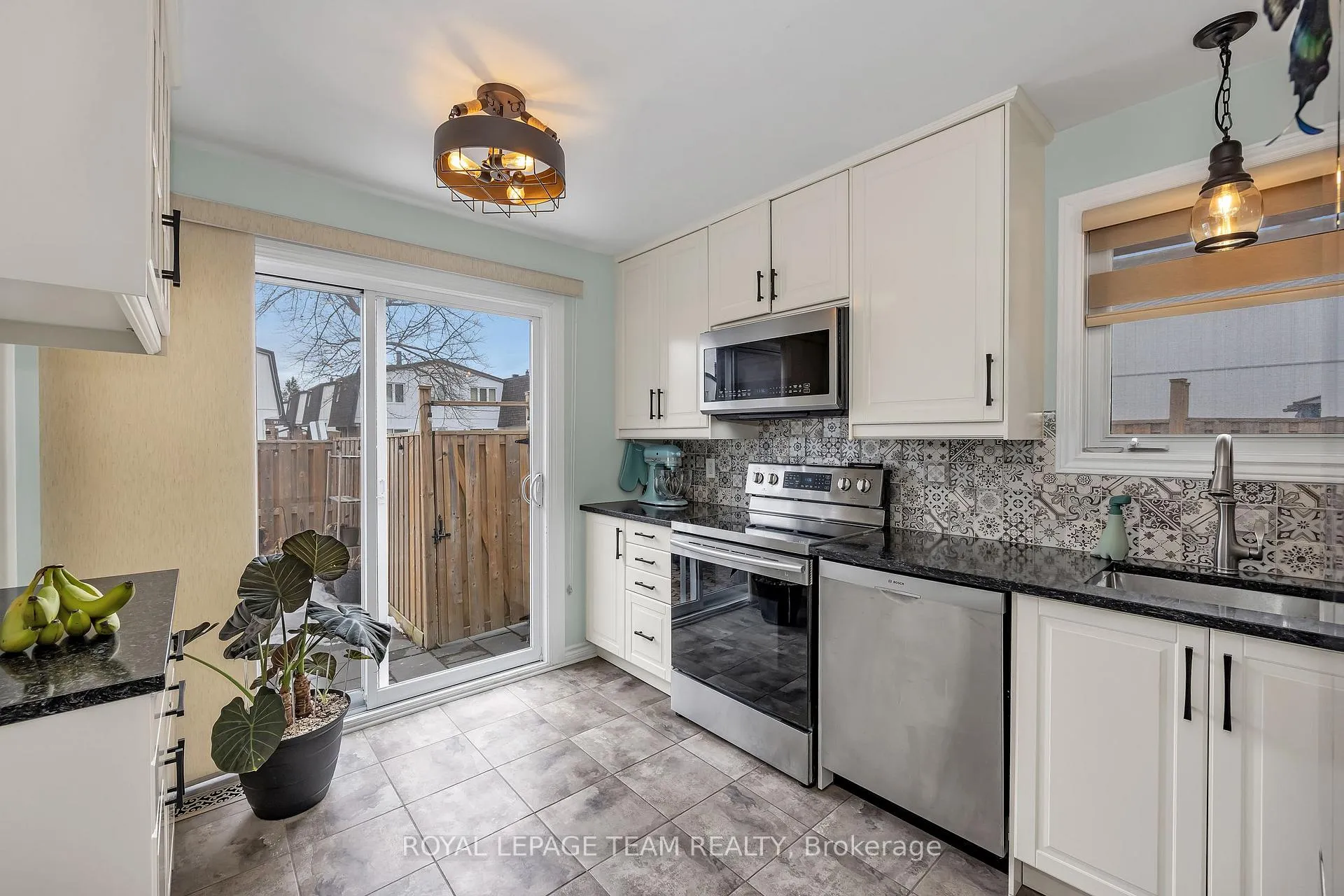 Photo 10 of Unit 123, 837 Eastvale Drive, Ottawa, Beaconwood — HOMEH