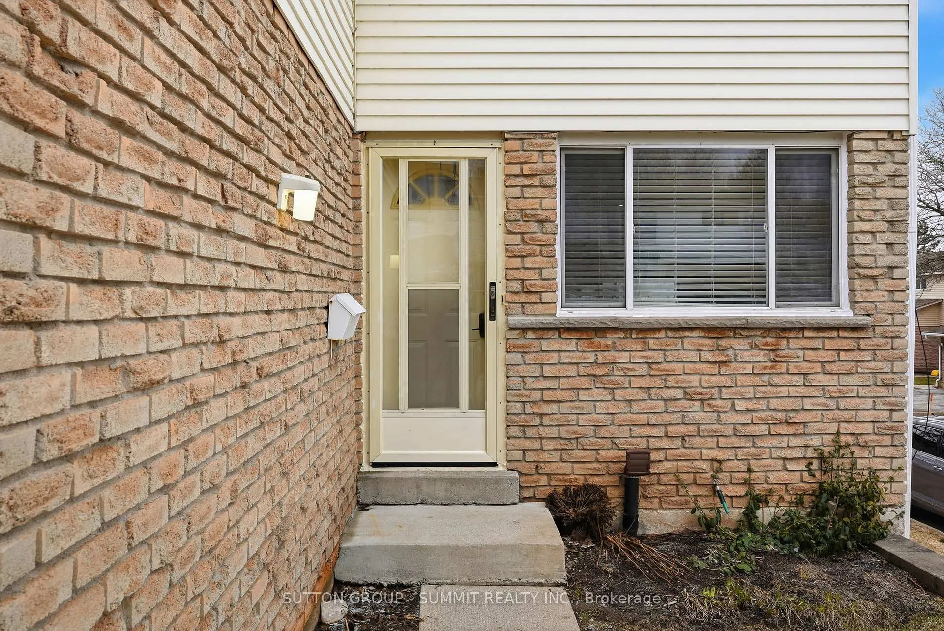 Photo 3 of 16 Lamson Crescent, Owen Sound — HOMEH