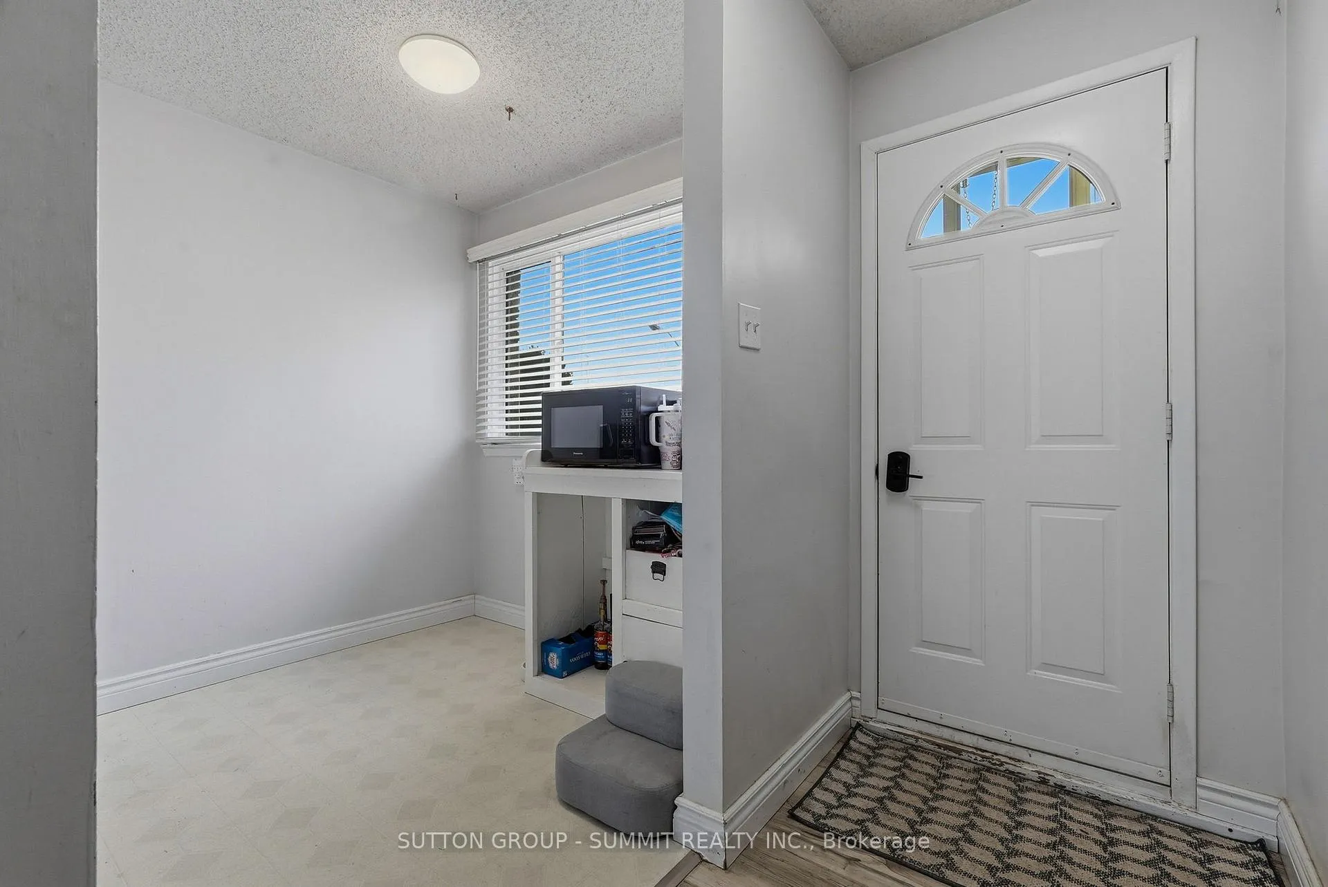 Photo 4 of 16 Lamson Crescent, Owen Sound — HOMEH