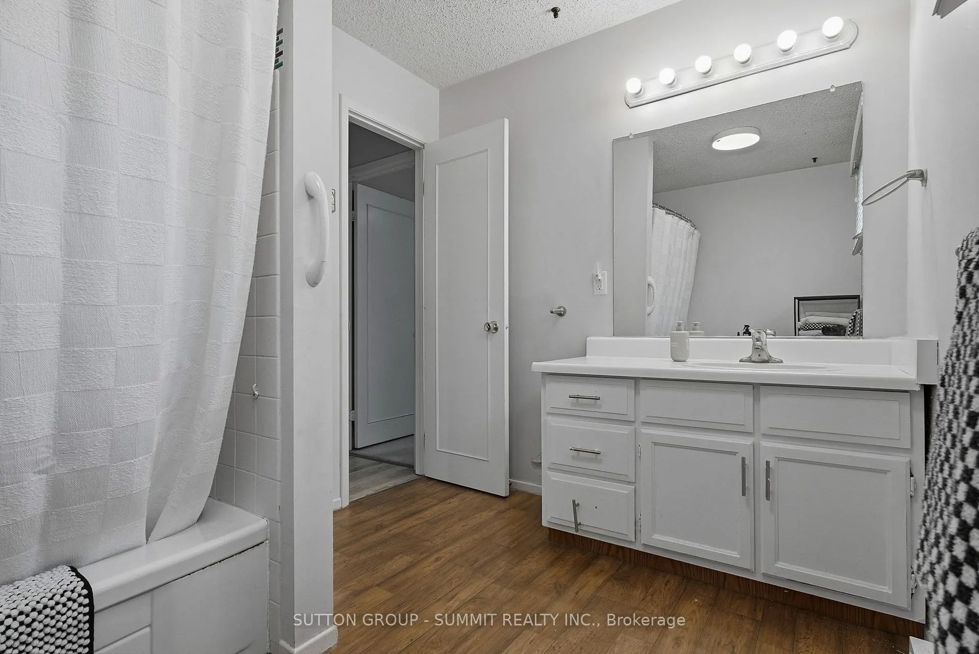 Photo 21 of 16 Lamson Crescent, Owen Sound — HOMEH