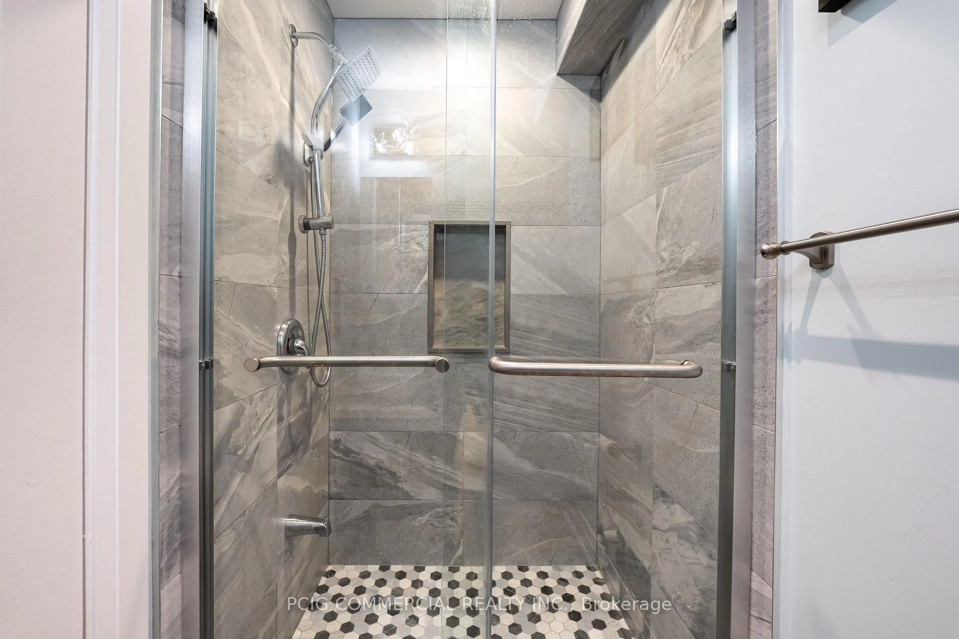 Photo 44 of 84 Lincoln Green Drive, Markham, Bullock — HOMEH