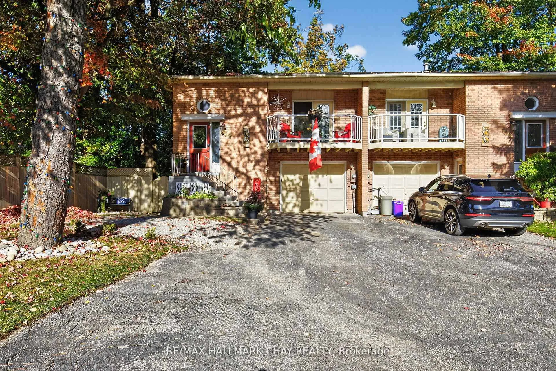 Photo 4 of 155 Maple Avenue, Barrie, City Centre — HOMEH