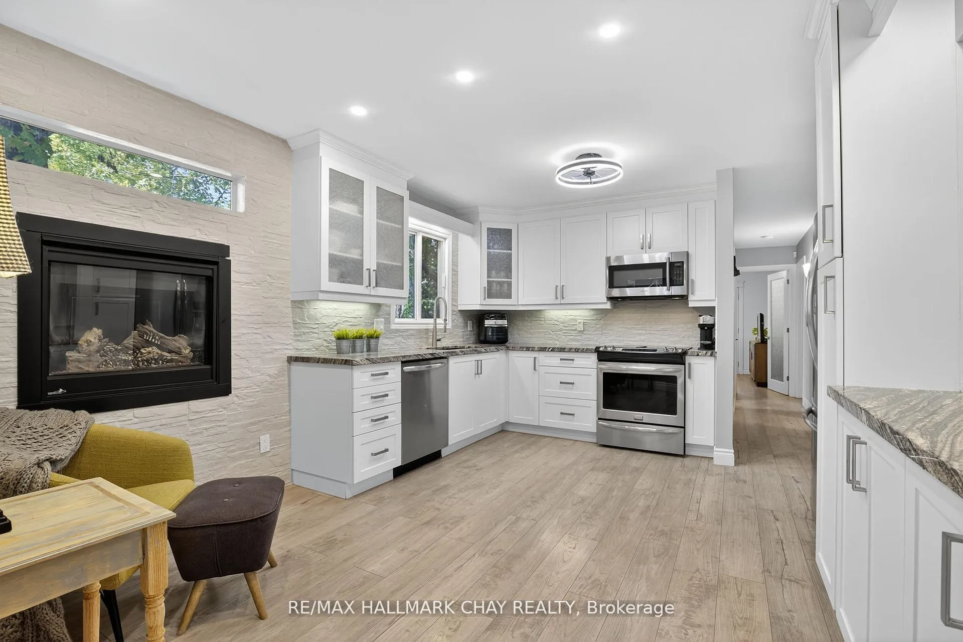 Photo 8 of 155 Maple Avenue, Barrie, City Centre — HOMEH