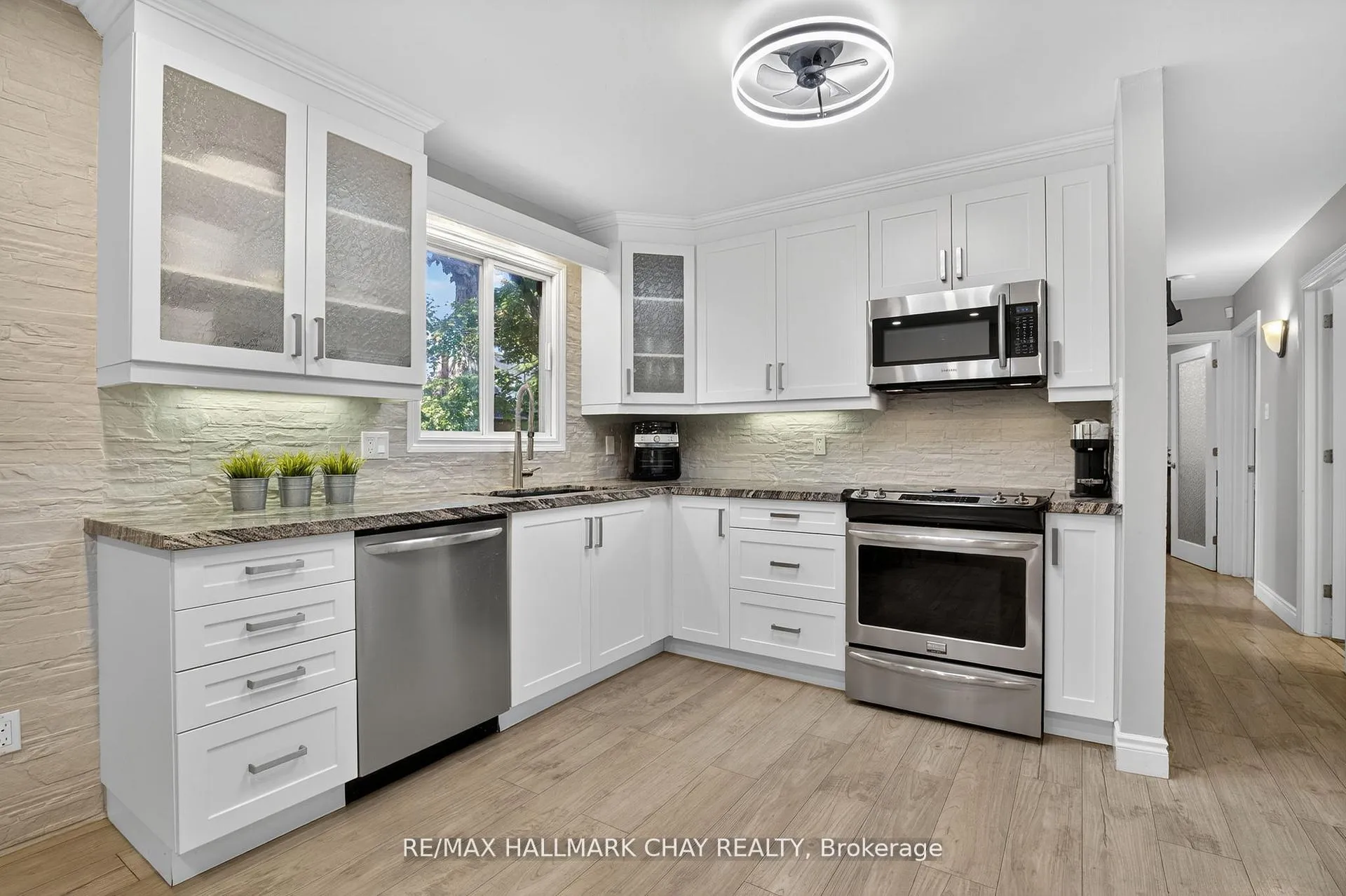 Photo 9 of 155 Maple Avenue, Barrie, City Centre — HOMEH
