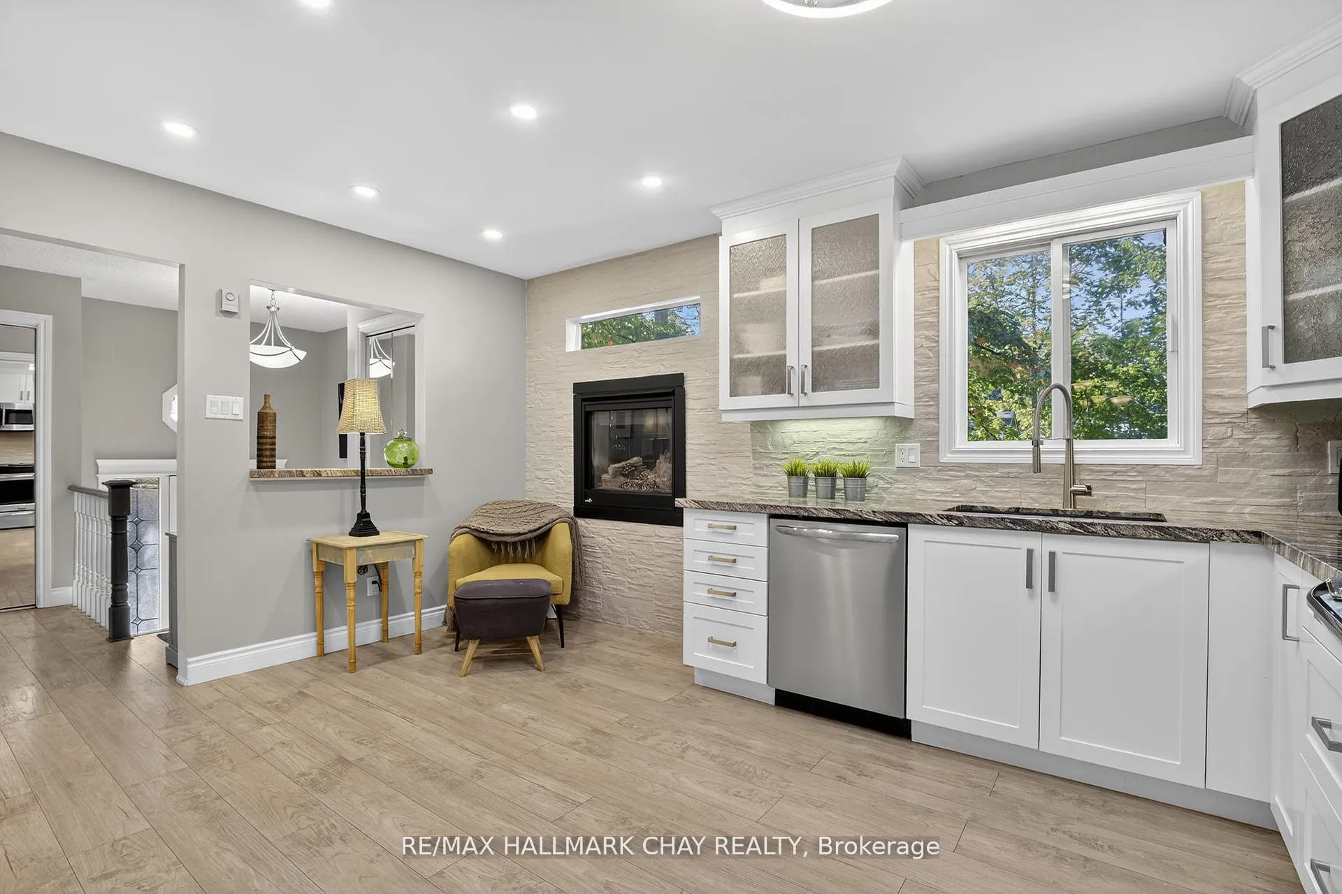 Photo 10 of 155 Maple Avenue, Barrie, City Centre — HOMEH