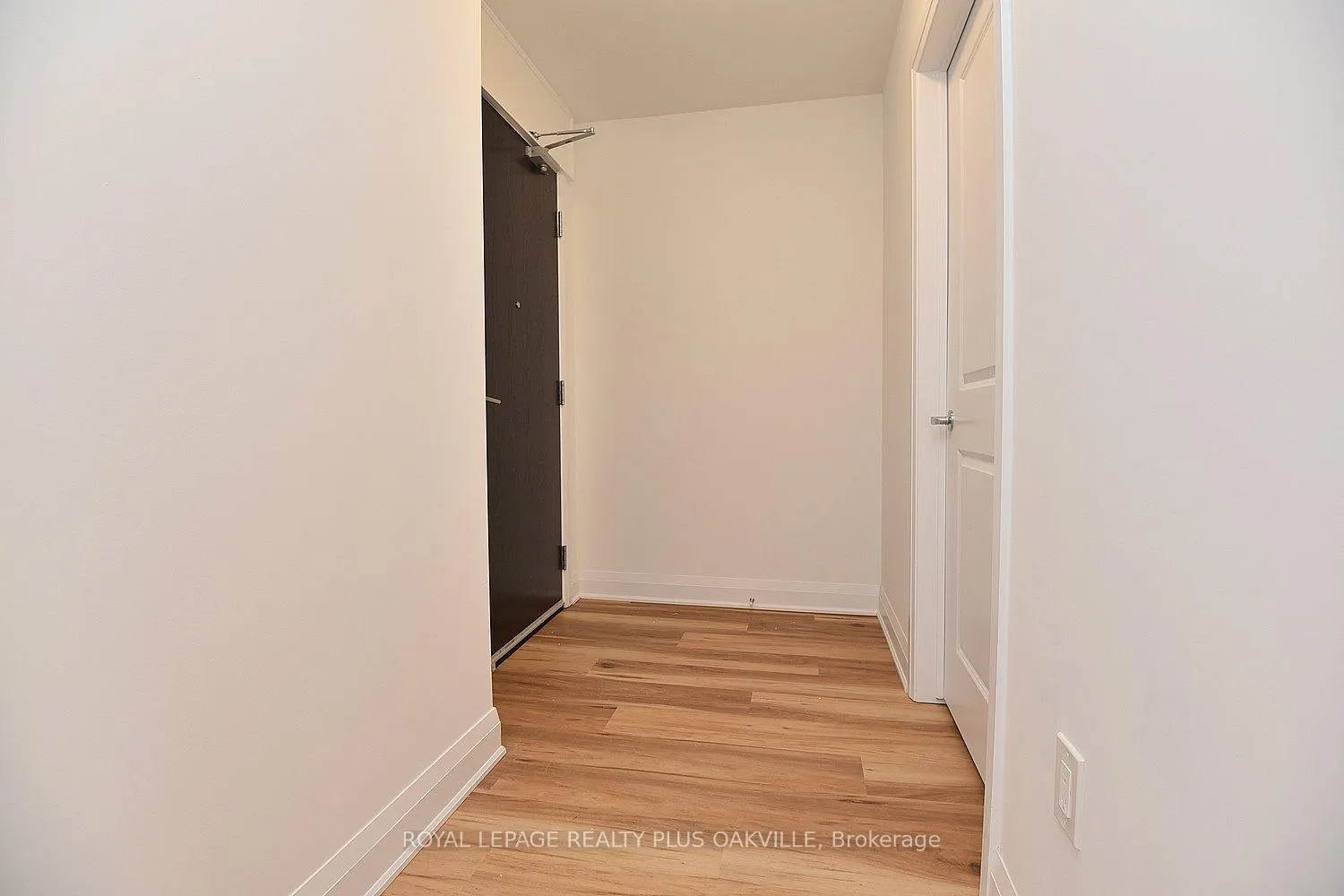 Photo 4 of Unit 211, 1936 Rymal Road, Hamilton, Stoney Creek Mountain — HOMEH