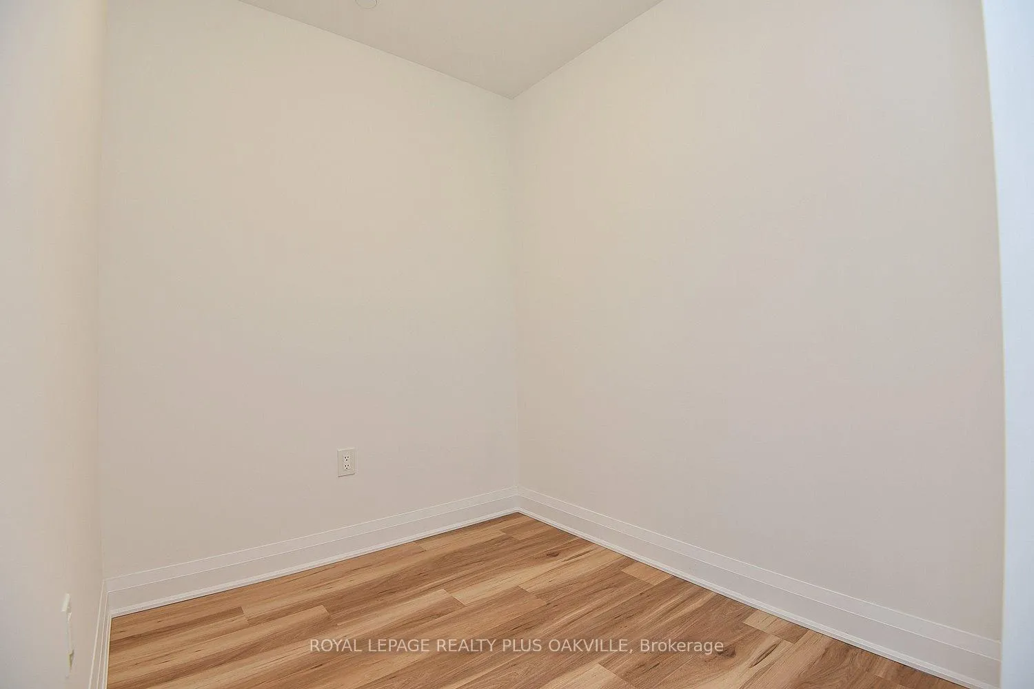 Photo 20 of Unit 211, 1936 Rymal Road, Hamilton, Stoney Creek Mountain — HOMEH