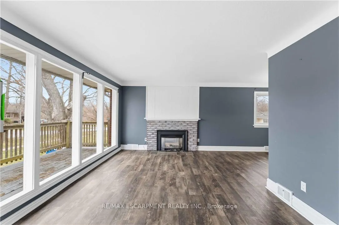 Photo 3 of 40 Nickerson Avenue, St. Catharines, Vine/Linwell — HOMEH