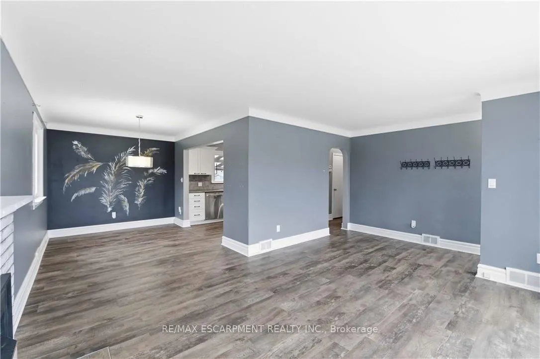 Photo 4 of 40 Nickerson Avenue, St. Catharines, Vine/Linwell — HOMEH