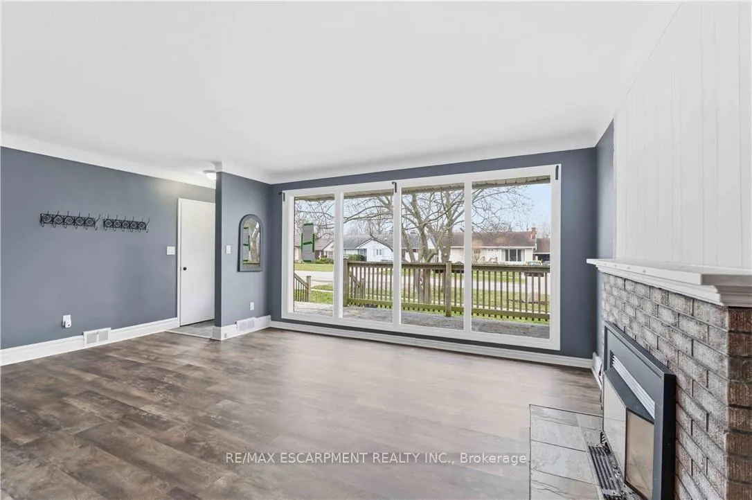 Photo 5 of 40 Nickerson Avenue, St. Catharines, Vine/Linwell — HOMEH