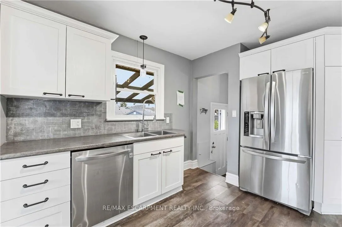 Photo 8 of 40 Nickerson Avenue, St. Catharines, Vine/Linwell — HOMEH