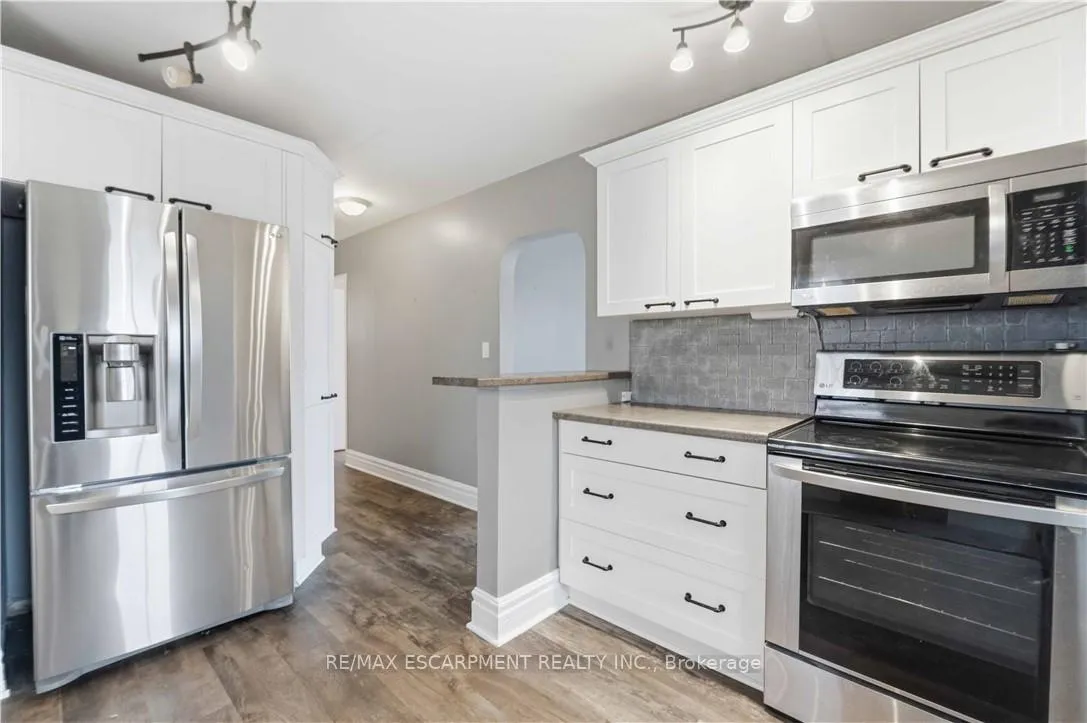 Photo 9 of 40 Nickerson Avenue, St. Catharines, Vine/Linwell — HOMEH
