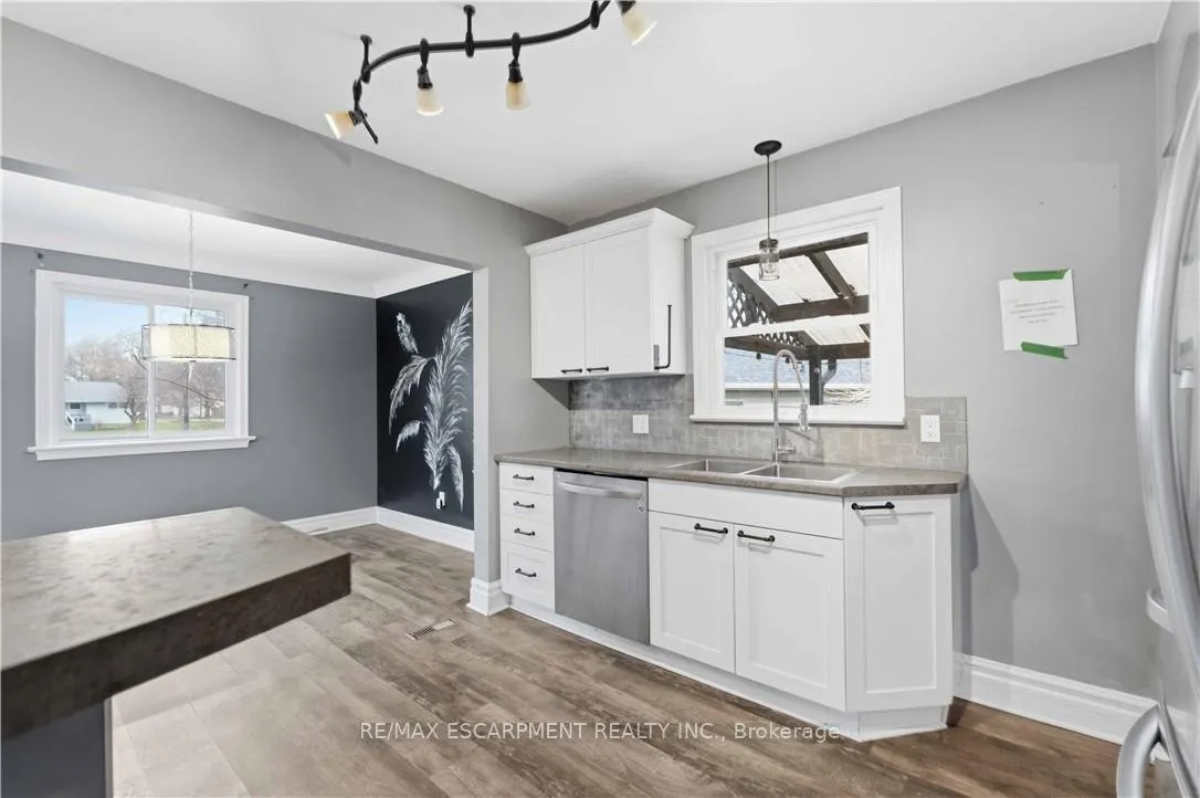 Photo 10 of 40 Nickerson Avenue, St. Catharines, Vine/Linwell — HOMEH