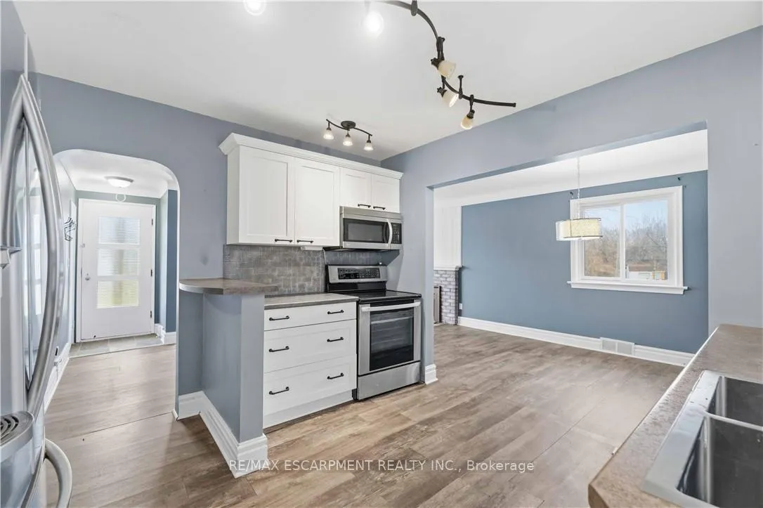 Photo 11 of 40 Nickerson Avenue, St. Catharines, Vine/Linwell — HOMEH
