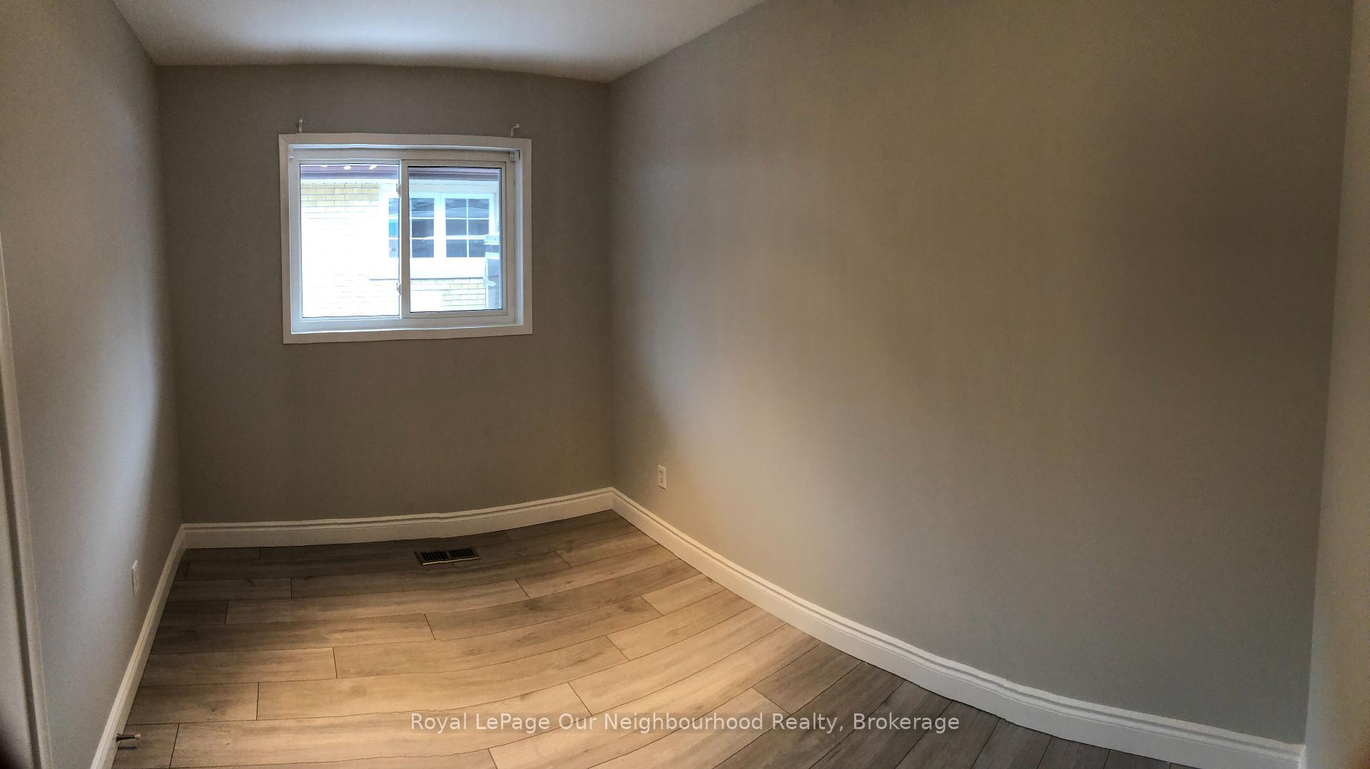 Photo 3 of 78 South Drive, Kitchener — HOMEH