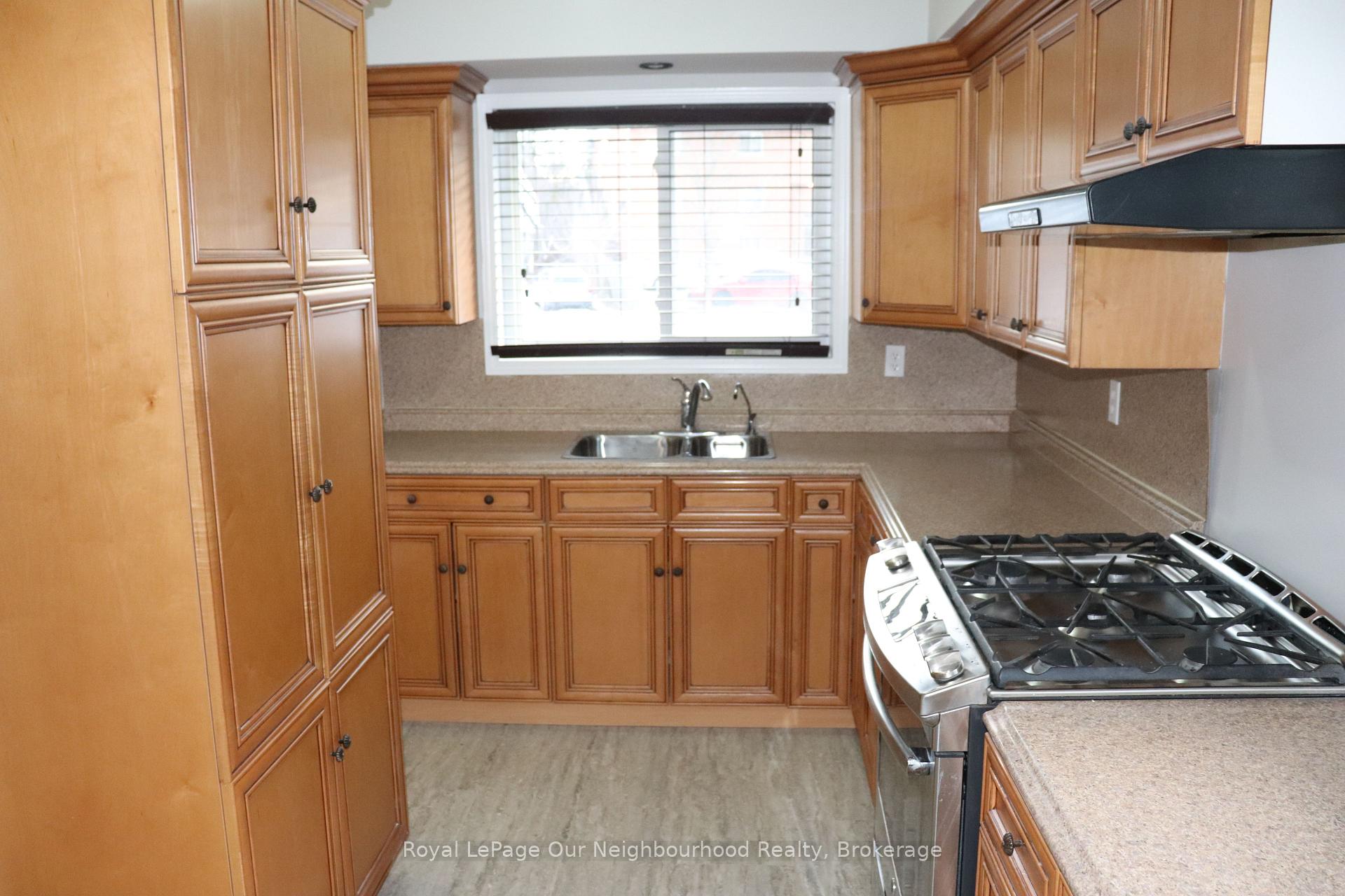 Photo 10 of 78 South Drive, Kitchener — HOMEH