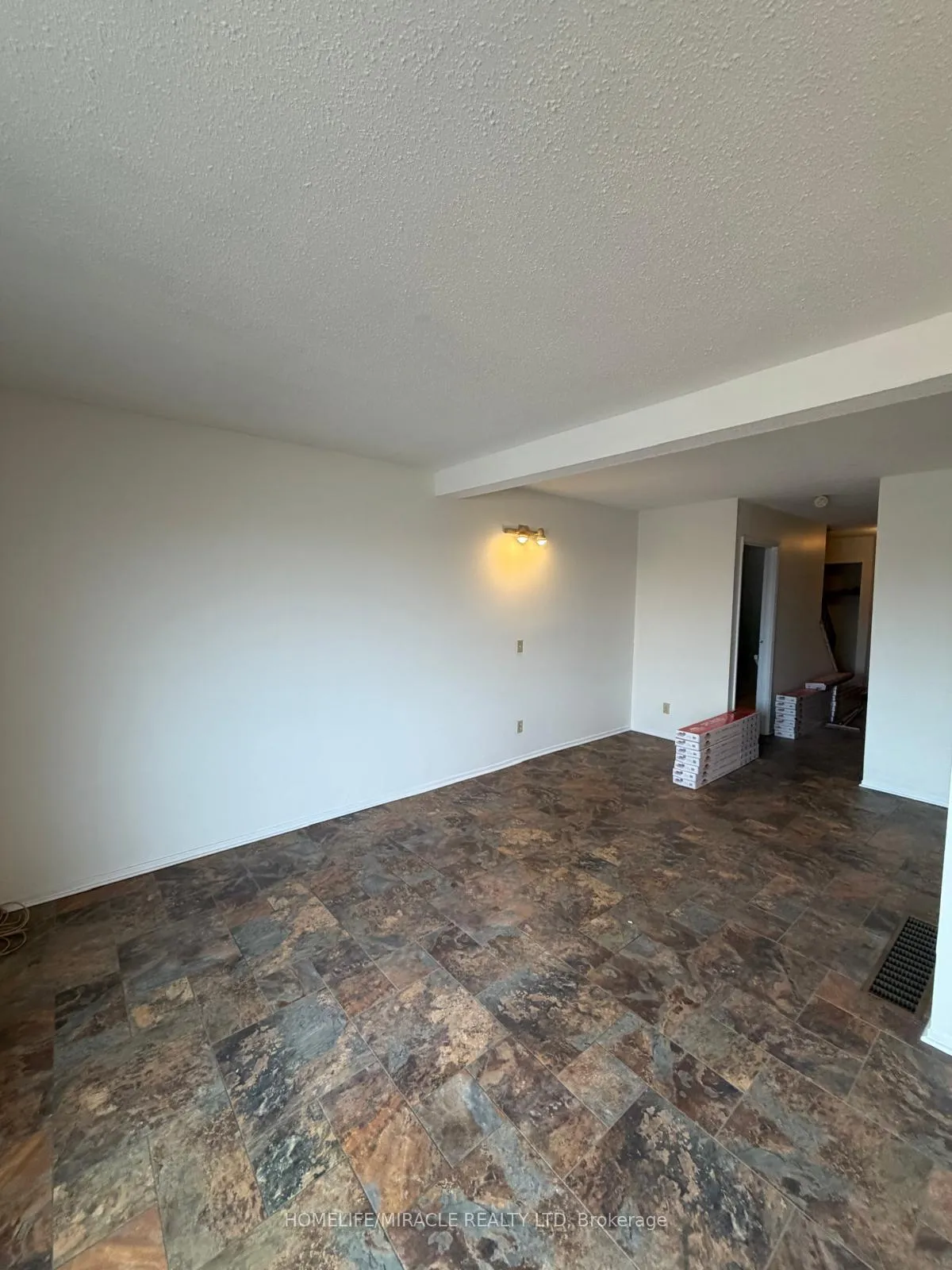 Photo 3 of 39 Coventry Crescent, Kingston, West of Sir John A. Blvd — HOMEH