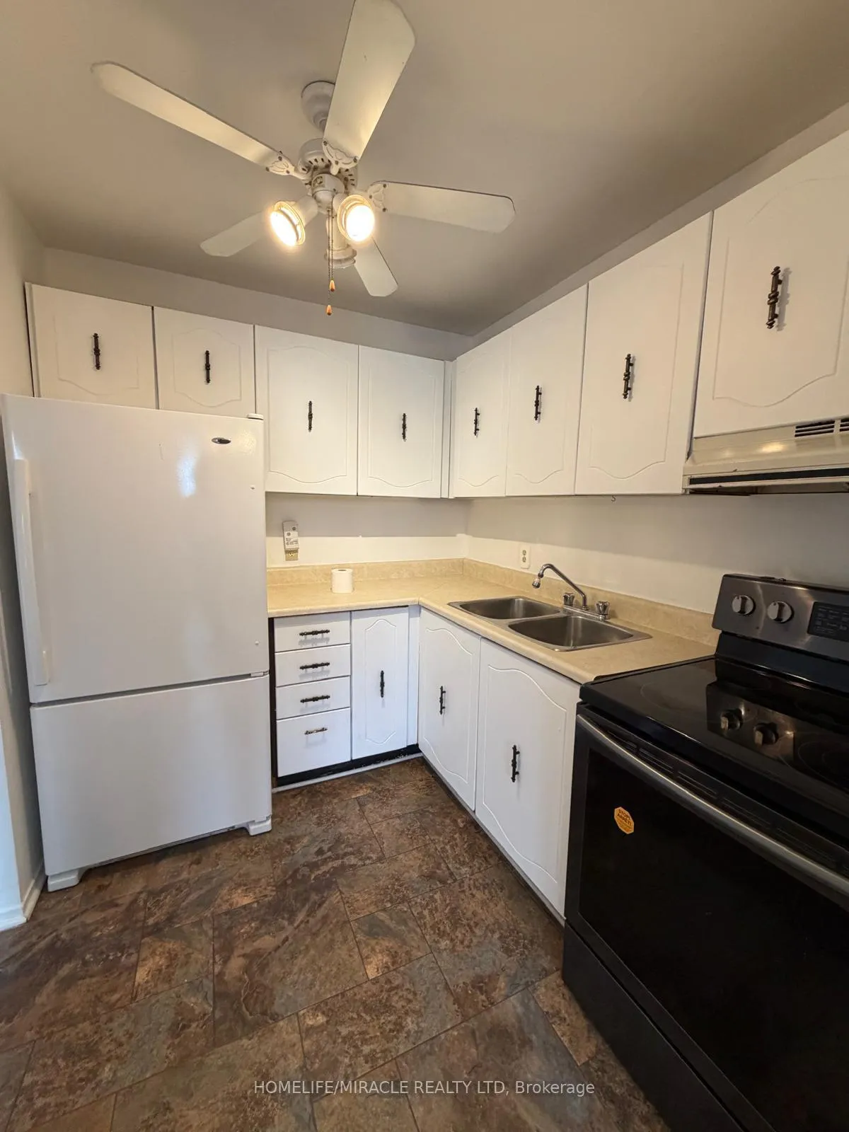 Photo 6 of 39 Coventry Crescent, Kingston, West of Sir John A. Blvd — HOMEH