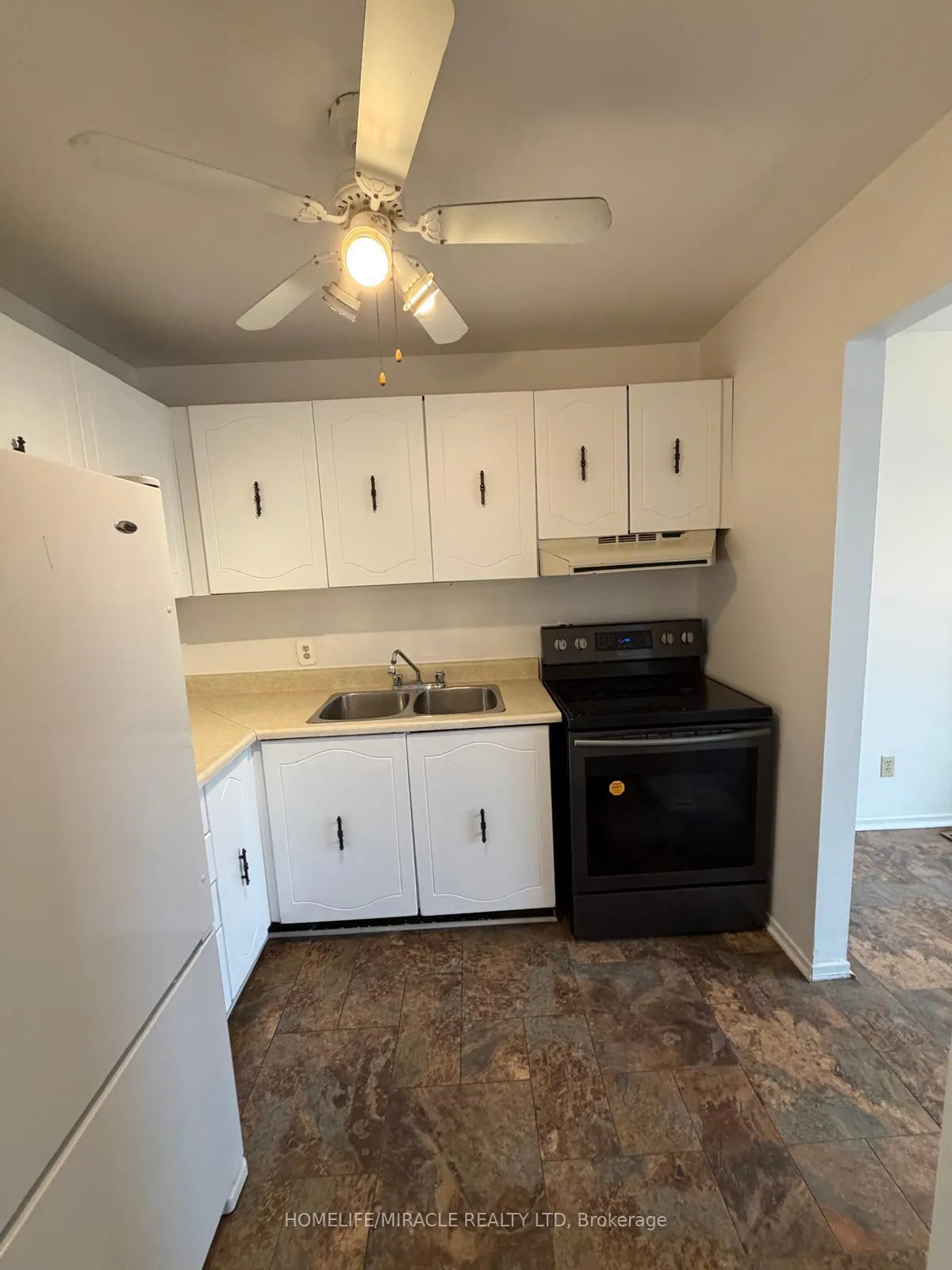 Photo 7 of 39 Coventry Crescent, Kingston, West of Sir John A. Blvd — HOMEH