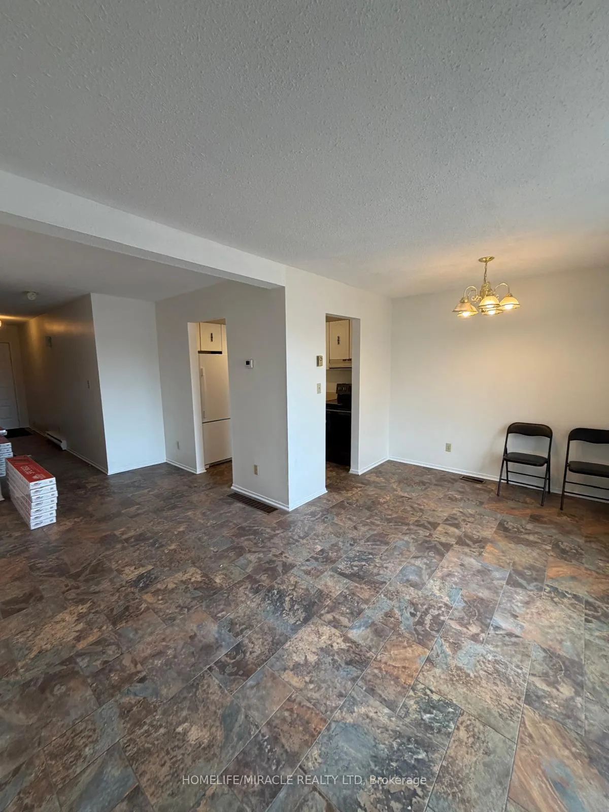 Photo 8 of 39 Coventry Crescent, Kingston, West of Sir John A. Blvd — HOMEH