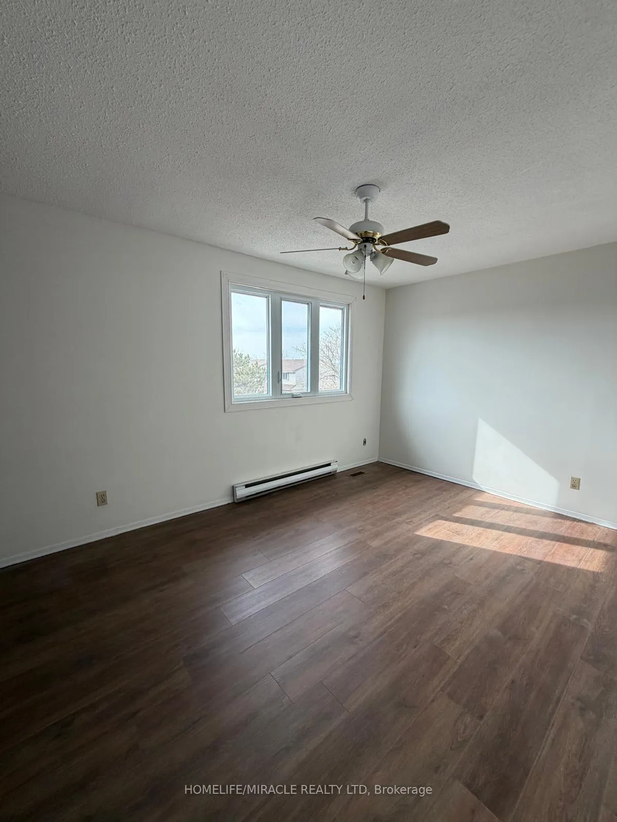 Photo 10 of 39 Coventry Crescent, Kingston, West of Sir John A. Blvd — HOMEH