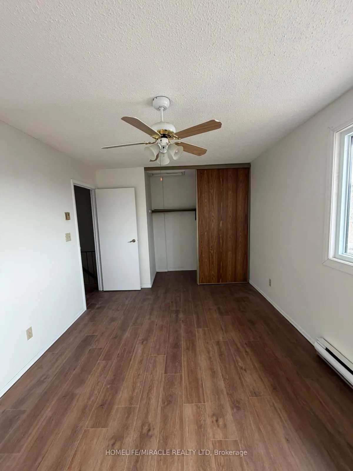 Photo 11 of 39 Coventry Crescent, Kingston, West of Sir John A. Blvd — HOMEH