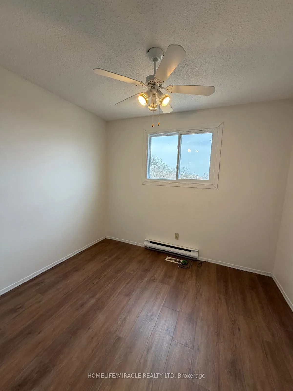 Photo 12 of 39 Coventry Crescent, Kingston, West of Sir John A. Blvd — HOMEH