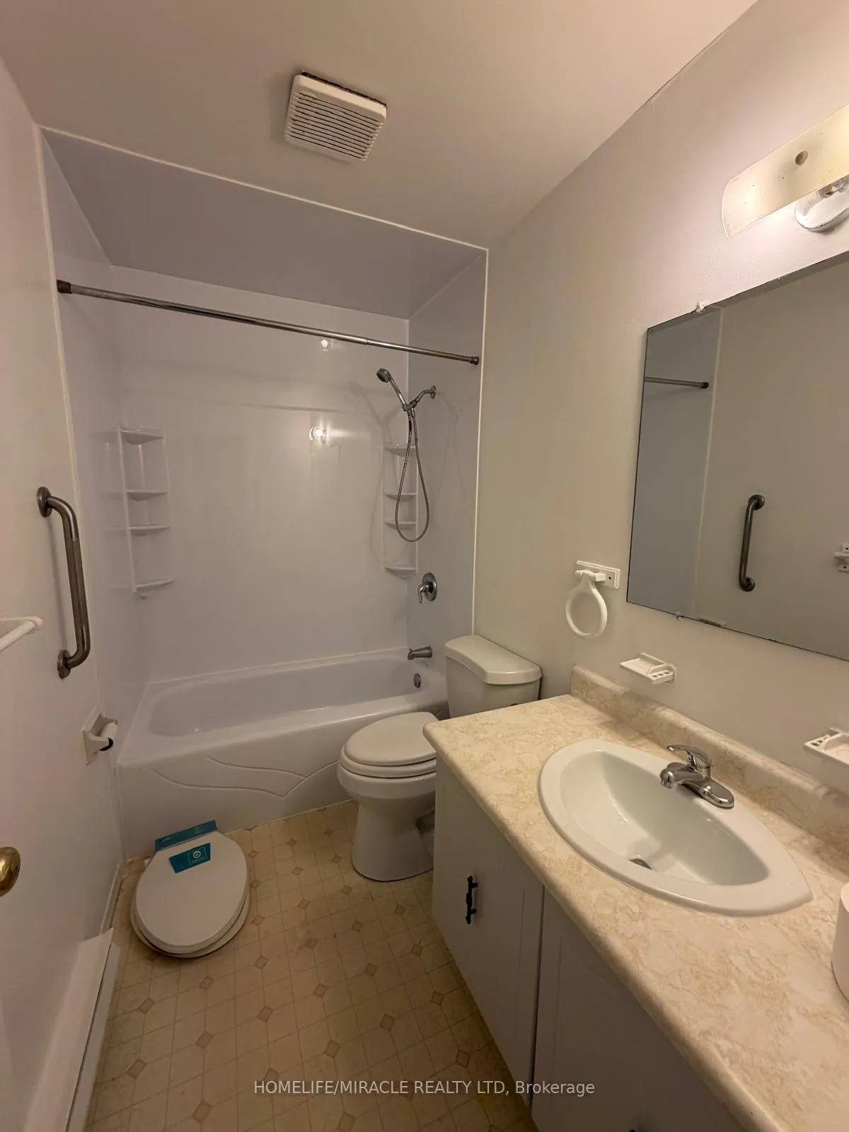 Photo 13 of 39 Coventry Crescent, Kingston, West of Sir John A. Blvd — HOMEH