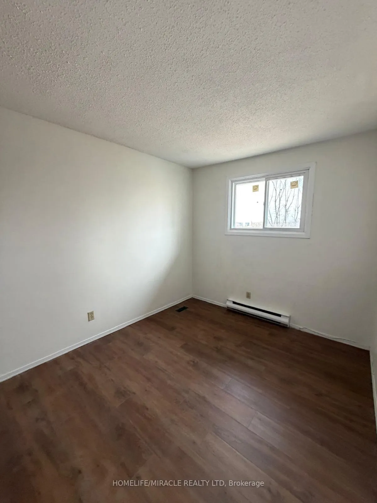 Photo 14 of 39 Coventry Crescent, Kingston, West of Sir John A. Blvd — HOMEH