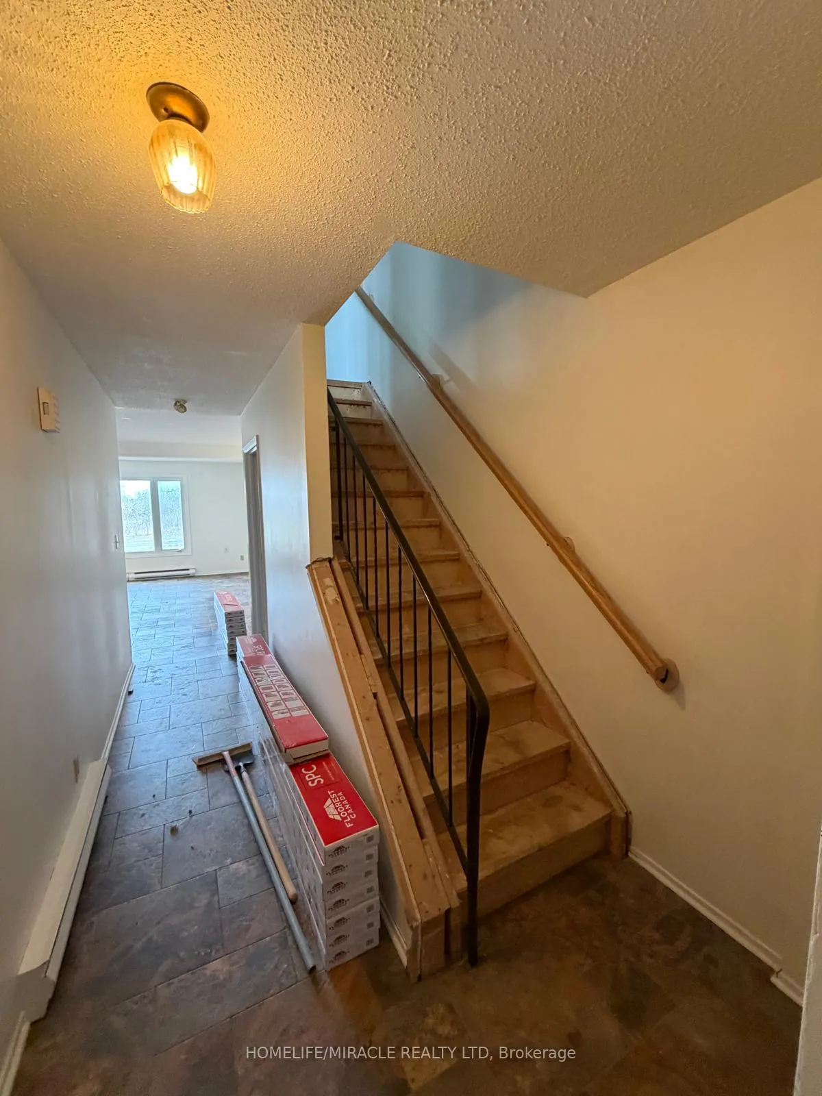 Photo 16 of 39 Coventry Crescent, Kingston, West of Sir John A. Blvd — HOMEH